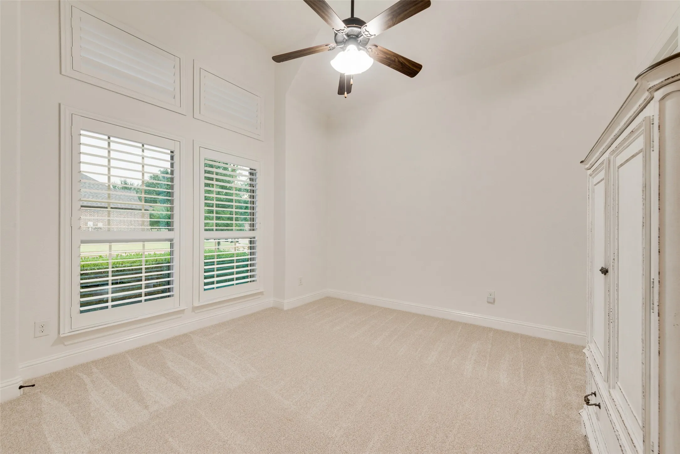 Single Family Residence For Sale in Tarrant County , 409 Rawhide Path, Keller, Texas 76248, 3 Bedroom, 3 Bathroom, 3 Garage spaces, 3,339 Sqft, built in 2012, mls#21384086, Real Estate Agent in Keller, Homes For Sale in Tarrant county, Homes For Sale in Keller, Realtor in Keller Texas, Real Estate Brokerage Independent Realty Texas, Luminita Cordes Realtor
