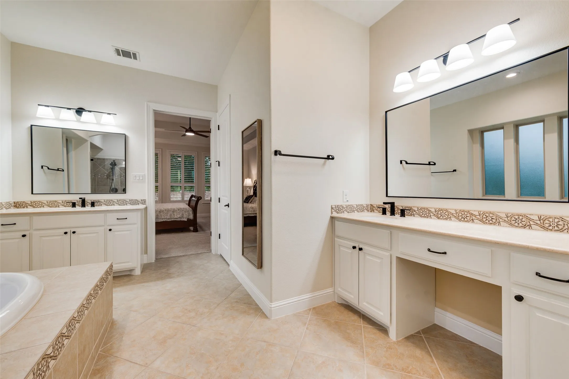 Single Family Residence For Sale in Tarrant County , 409 Rawhide Path, Keller, Texas 76248, 3 Bedroom, 3 Bathroom, 3 Garage spaces, 3,339 Sqft, built in 2012, mls#21384086, Real Estate Agent in Keller, Homes For Sale in Tarrant county, Homes For Sale in Keller, Realtor in Keller Texas, Real Estate Brokerage Independent Realty Texas, Luminita Cordes Realtor