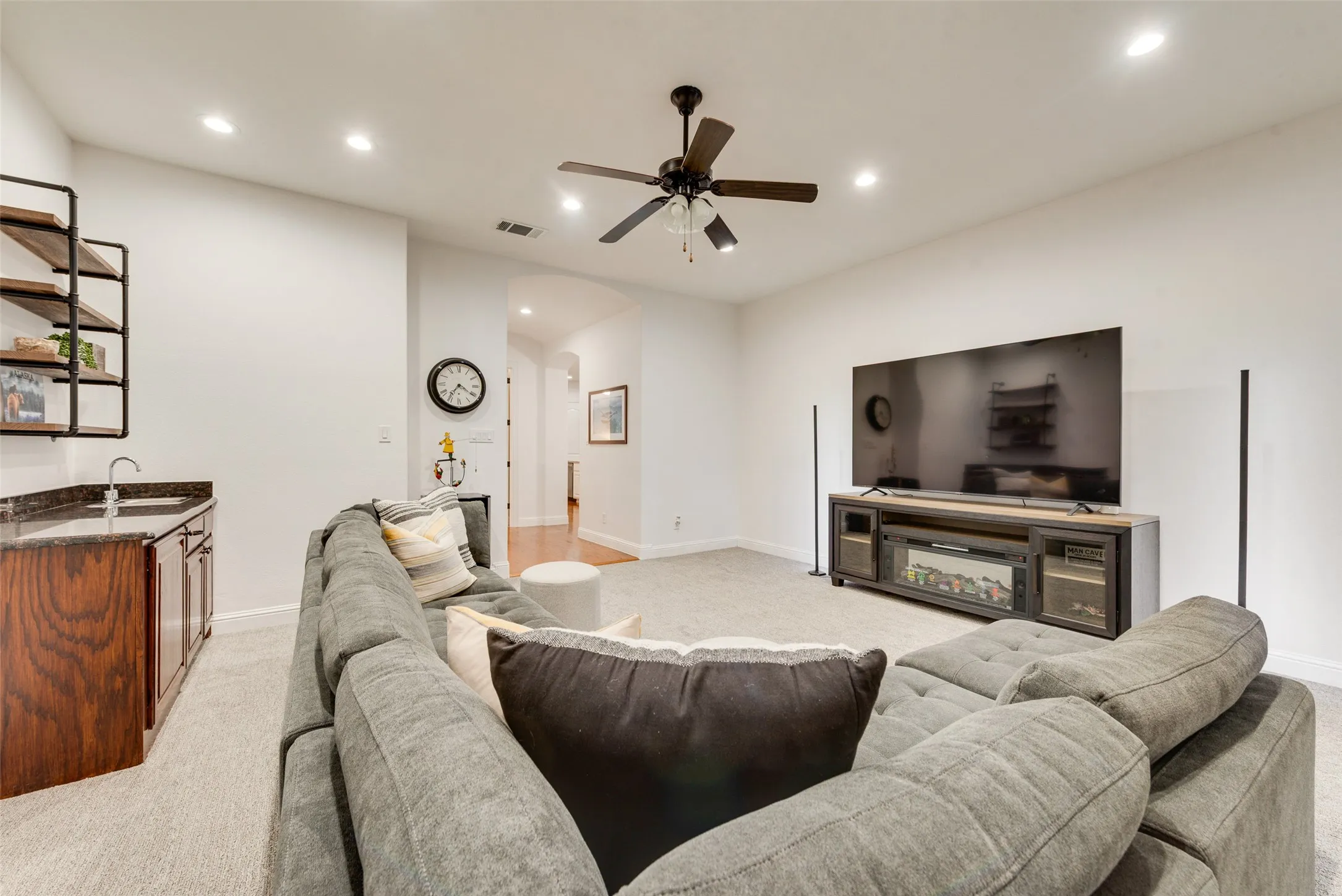 Single Family Residence For Sale in Tarrant County , 409 Rawhide Path, Keller, Texas 76248, 3 Bedroom, 3 Bathroom, 3 Garage spaces, 3,339 Sqft, built in 2012, mls#21384086, Real Estate Agent in Keller, Homes For Sale in Tarrant county, Homes For Sale in Keller, Realtor in Keller Texas, Real Estate Brokerage Independent Realty Texas, Luminita Cordes Realtor