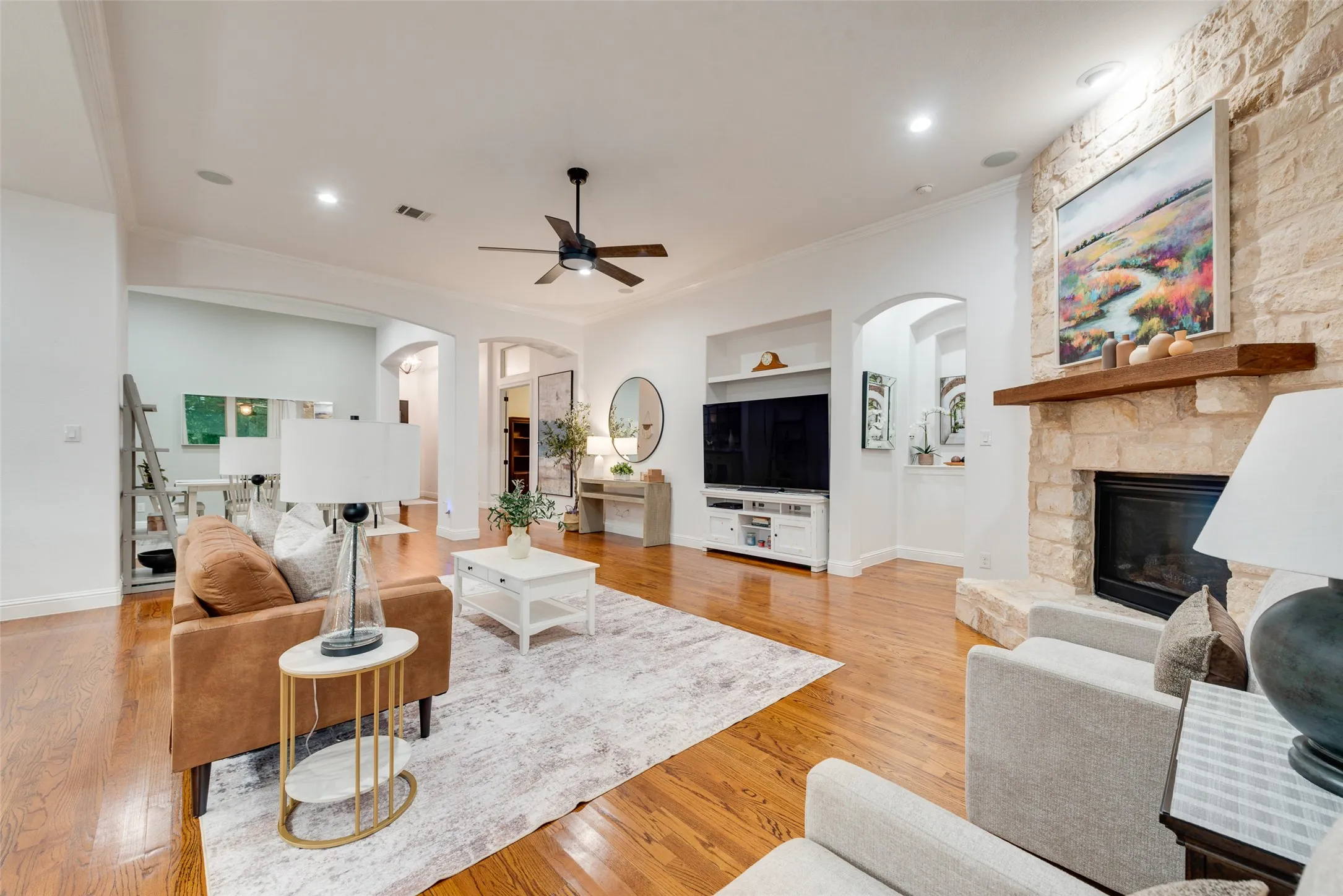 Single Family Residence For Sale in Tarrant County , 409 Rawhide Path, Keller, Texas 76248, 3 Bedroom, 3 Bathroom, 3 Garage spaces, 3,339 Sqft, built in 2012, mls#21384086, Real Estate Agent in Keller, Homes For Sale in Tarrant county, Homes For Sale in Keller, Realtor in Keller Texas, Real Estate Brokerage Independent Realty Texas, Luminita Cordes Realtor