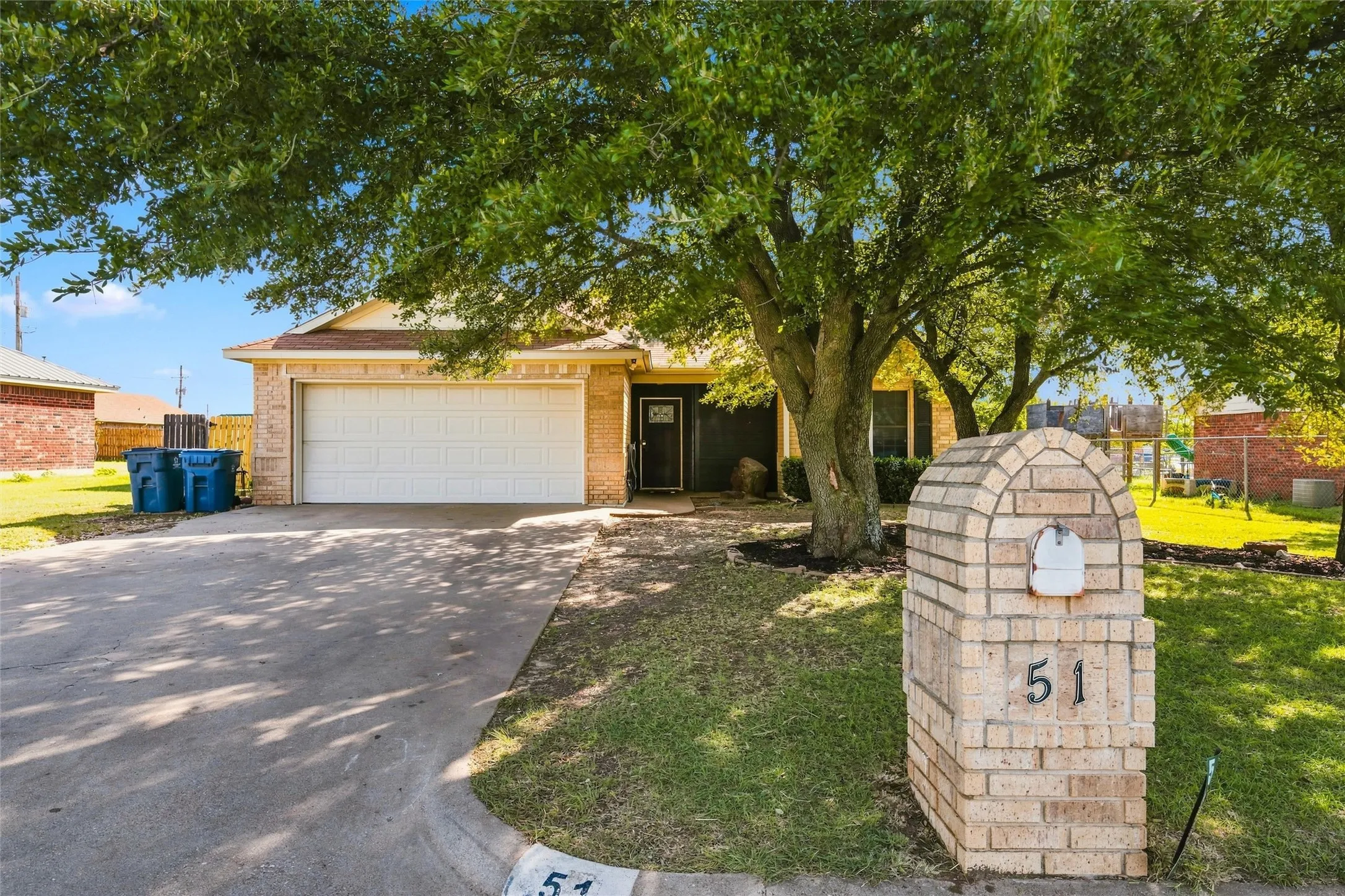 Single Family Residence For Rent in Hill County , 51 Circle Drive, Whitney, Texas 76692, 3 Bedroom, 2 Bathroom, 2 Garage spaces, 1,447 Sqft, built in 2002, mls#21380536, Real Estate Agent in Whitney, Homes For Rent in Hill county, Homes For Rent in Whitney, Realtor in Whitney Texas, Real Estate Brokerage Independent Realty Texas, Luminita Cordes Realtor