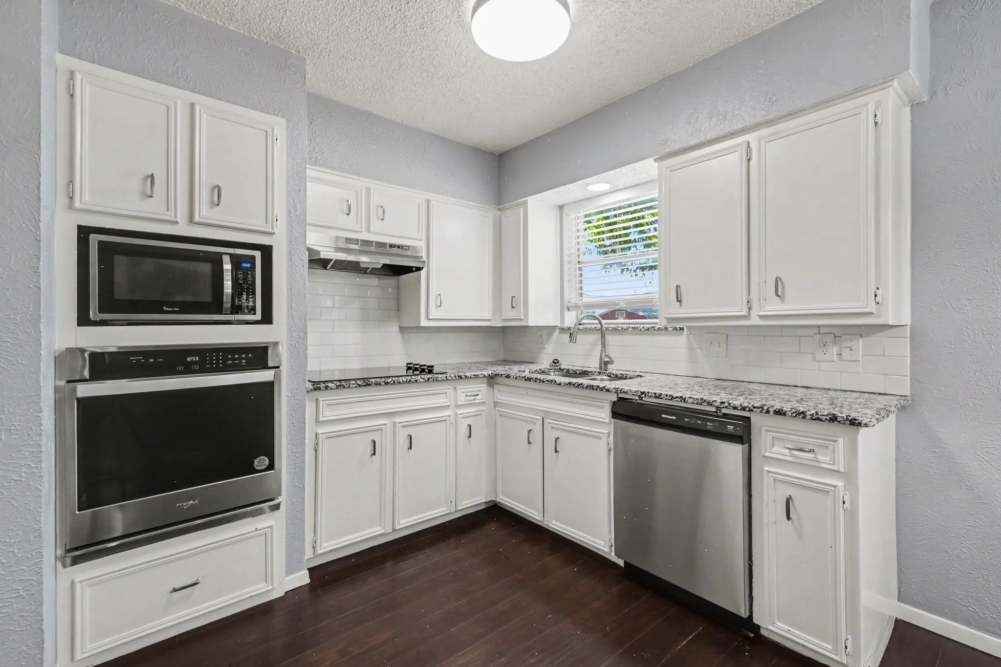 Single Family Residence For Sale in Tarrant County , 405 Sixpence Lane, Euless, Texas 76039, 3 Bedroom, 2 Bathroom, 2 Garage spaces, 1,569 Sqft, built in 1981, mls#21384188, Real Estate Agent in Euless, Homes For Sale in Tarrant county, Homes For Sale in Euless, Realtor in Euless Texas, Real Estate Brokerage Independent Realty Texas, Luminita Cordes Realtor