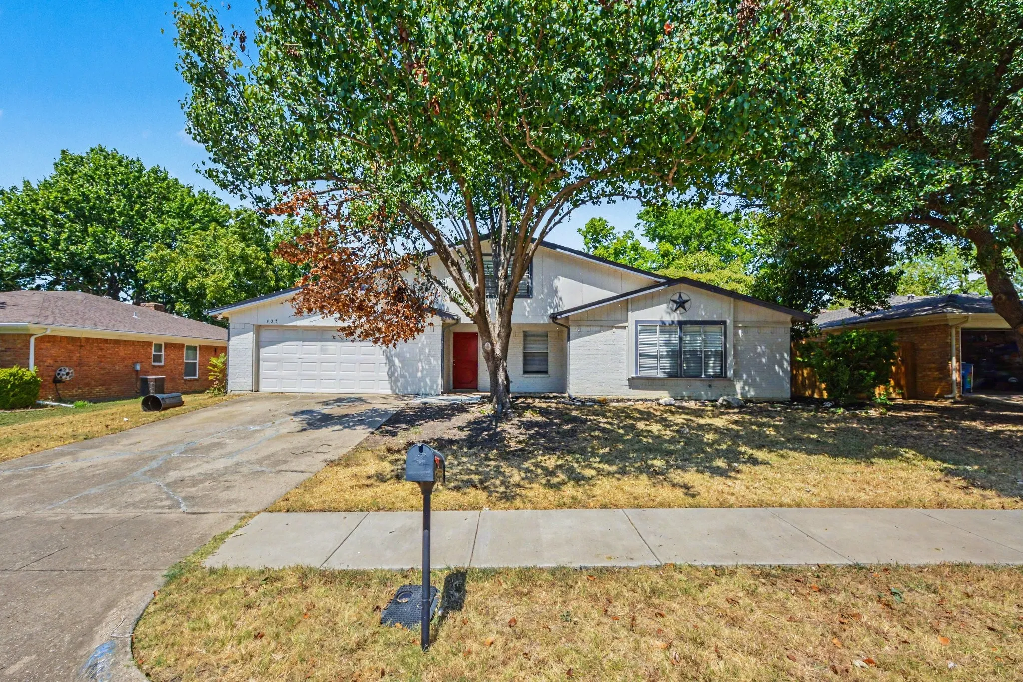 Single Family Residence For Sale in Tarrant County , 405 Sixpence Lane, Euless, Texas 76039, 3 Bedroom, 2 Bathroom, 2 Garage spaces, 1,569 Sqft, built in 1981, mls#21384188, Real Estate Agent in Euless, Homes For Sale in Tarrant county, Homes For Sale in Euless, Realtor in Euless Texas, Real Estate Brokerage Independent Realty Texas, Luminita Cordes Realtor