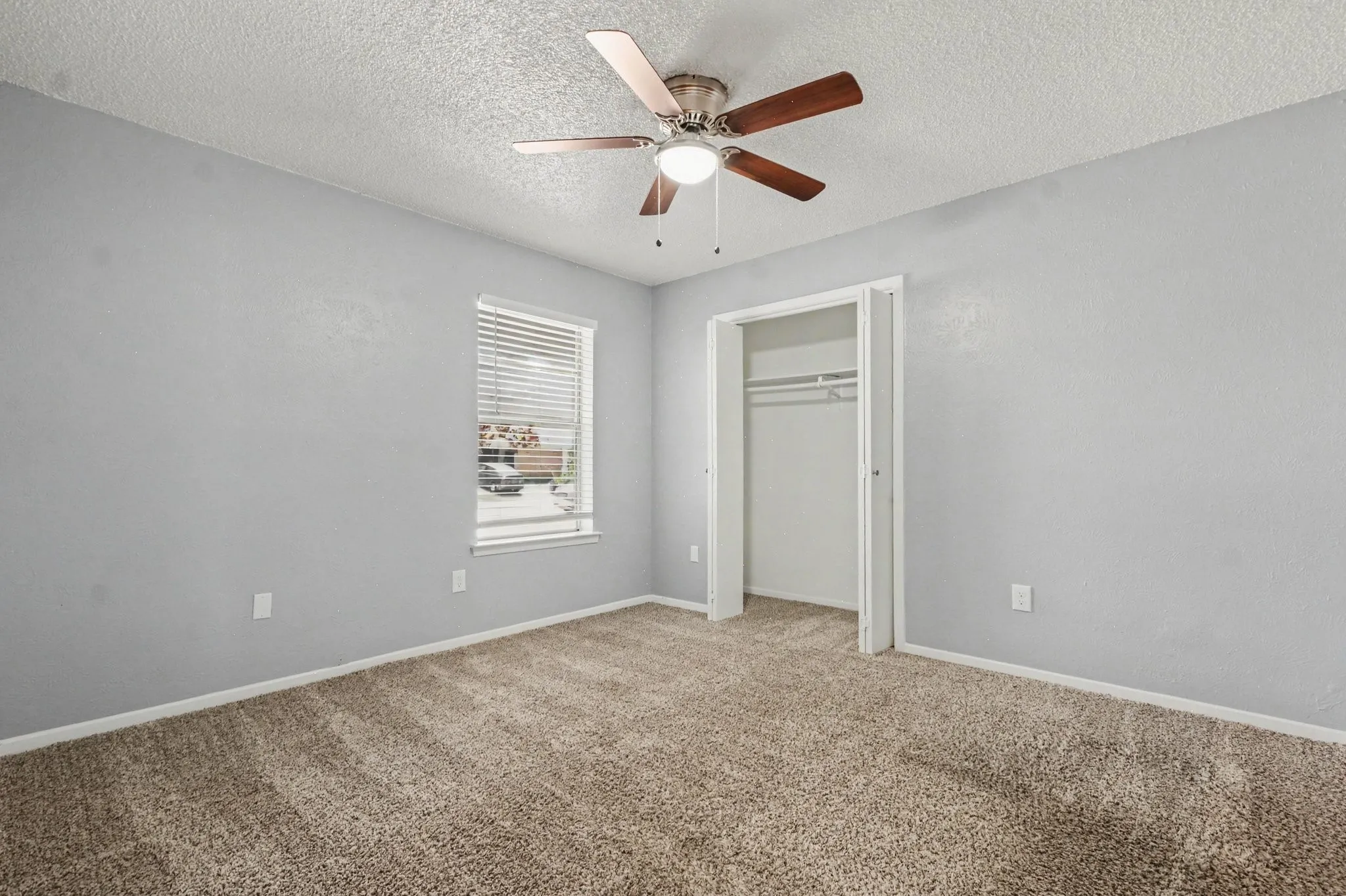 Single Family Residence For Sale in Tarrant County , 405 Sixpence Lane, Euless, Texas 76039, 3 Bedroom, 2 Bathroom, 2 Garage spaces, 1,569 Sqft, built in 1981, mls#21384188, Real Estate Agent in Euless, Homes For Sale in Tarrant county, Homes For Sale in Euless, Realtor in Euless Texas, Real Estate Brokerage Independent Realty Texas, Luminita Cordes Realtor
