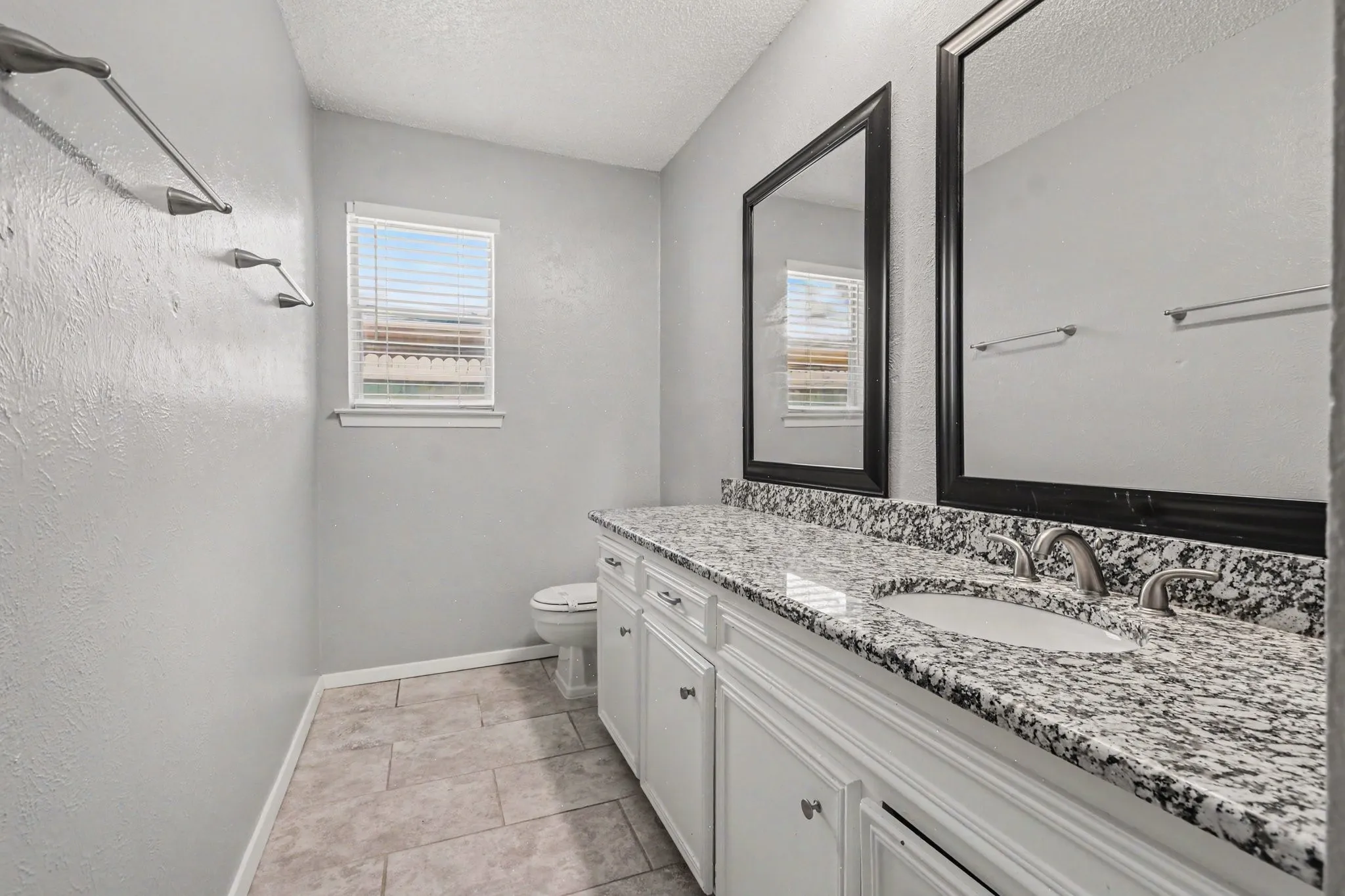 Single Family Residence For Sale in Tarrant County , 405 Sixpence Lane, Euless, Texas 76039, 3 Bedroom, 2 Bathroom, 2 Garage spaces, 1,569 Sqft, built in 1981, mls#21384188, Real Estate Agent in Euless, Homes For Sale in Tarrant county, Homes For Sale in Euless, Realtor in Euless Texas, Real Estate Brokerage Independent Realty Texas, Luminita Cordes Realtor