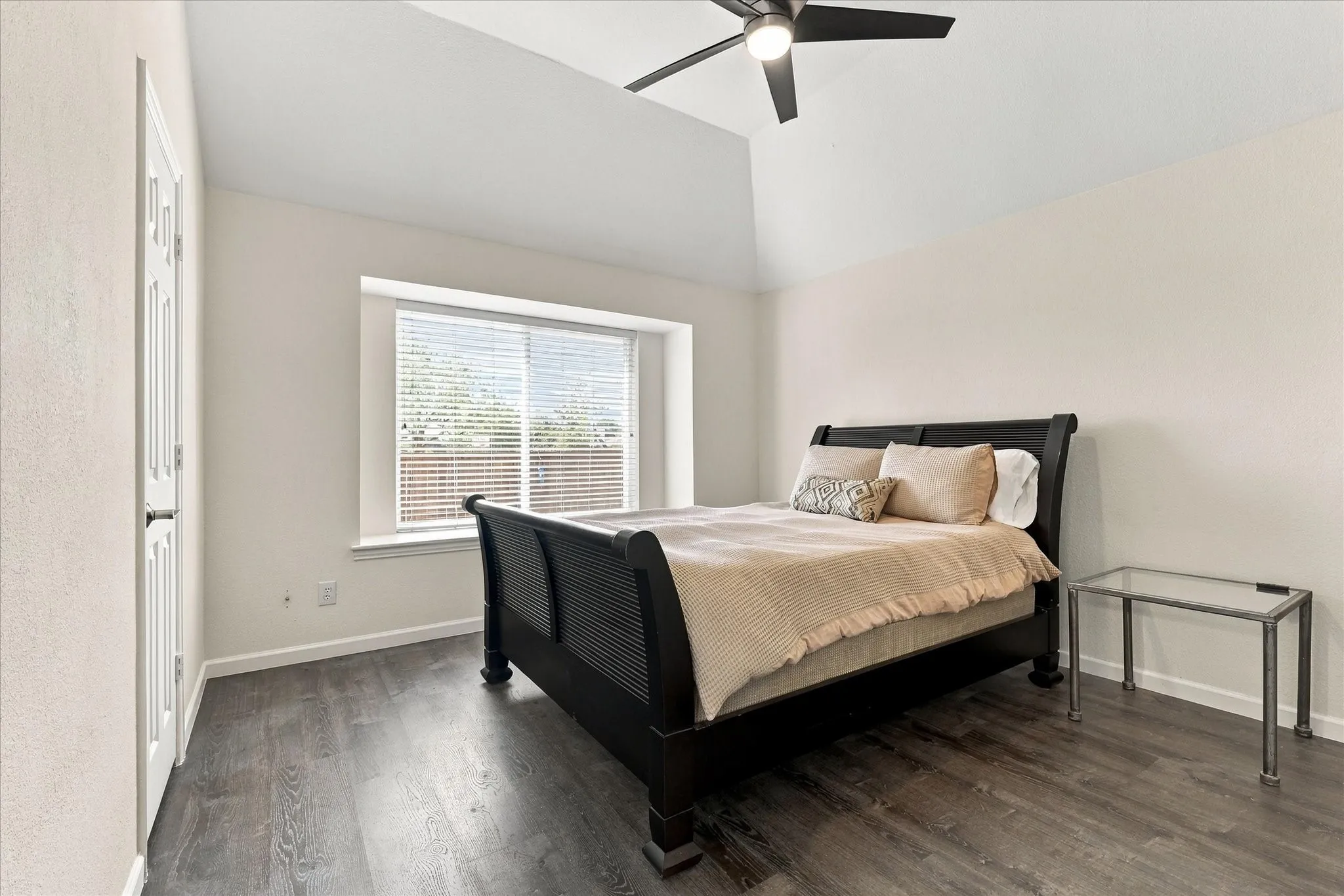 Single Family Residence For Sale in Denton County , 4901 Superior Court, Flower Mound, Texas 75028, 3 Bedroom, 2 Bathroom, 2 Garage spaces, 1,465 Sqft, built in 1993, mls#21384353, Real Estate Agent in Flower Mound, Homes For Sale in Denton county, Homes For Sale in Flower Mound, Realtor in Flower Mound Texas, Real Estate Brokerage Independent Realty Texas, Luminita Cordes Realtor