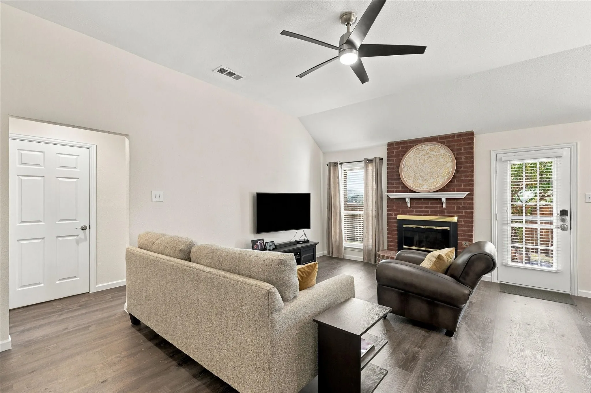 Single Family Residence For Sale in Denton County , 4901 Superior Court, Flower Mound, Texas 75028, 3 Bedroom, 2 Bathroom, 2 Garage spaces, 1,465 Sqft, built in 1993, mls#21384353, Real Estate Agent in Flower Mound, Homes For Sale in Denton county, Homes For Sale in Flower Mound, Realtor in Flower Mound Texas, Real Estate Brokerage Independent Realty Texas, Luminita Cordes Realtor