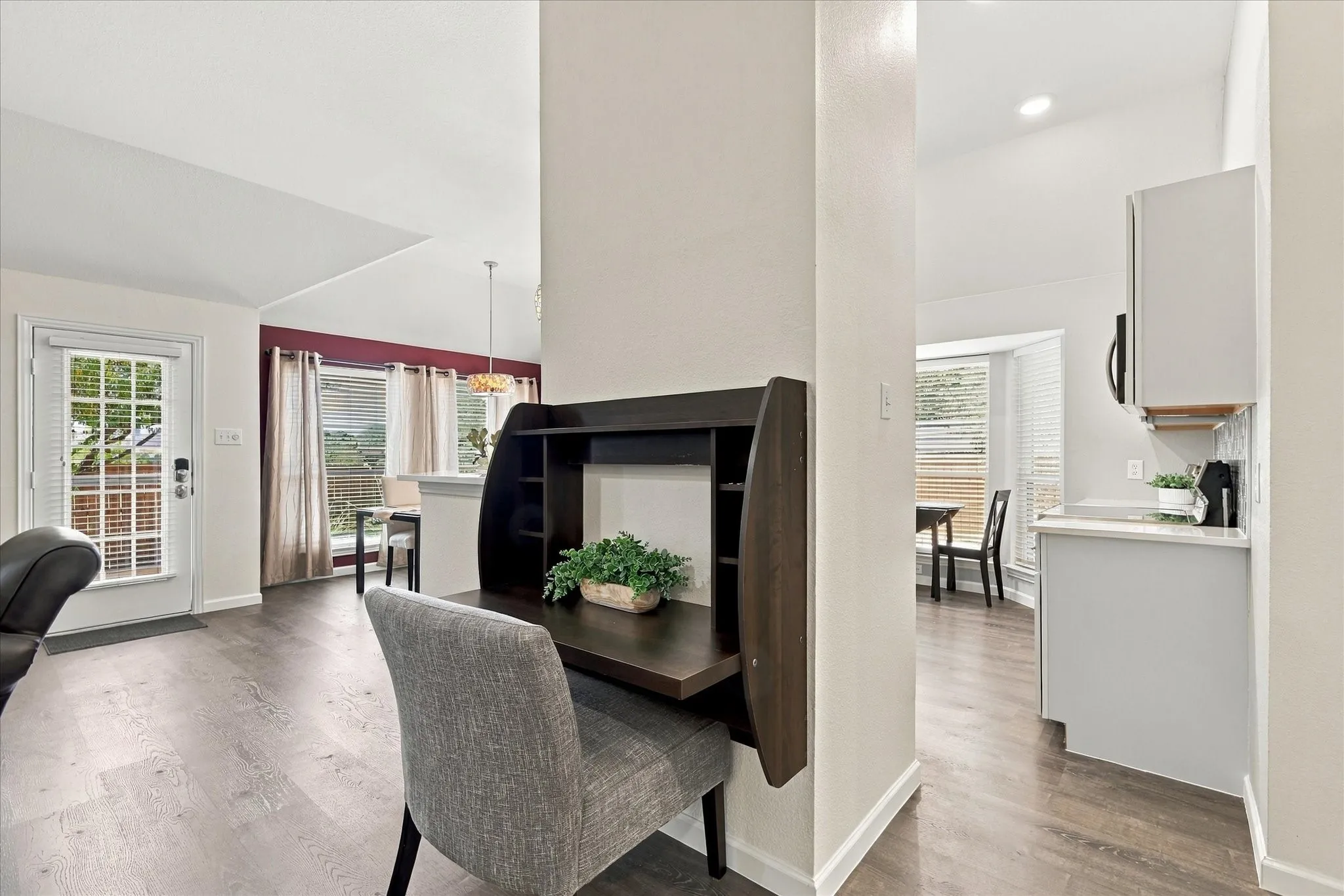 Single Family Residence For Sale in Denton County , 4901 Superior Court, Flower Mound, Texas 75028, 3 Bedroom, 2 Bathroom, 2 Garage spaces, 1,465 Sqft, built in 1993, mls#21384353, Real Estate Agent in Flower Mound, Homes For Sale in Denton county, Homes For Sale in Flower Mound, Realtor in Flower Mound Texas, Real Estate Brokerage Independent Realty Texas, Luminita Cordes Realtor