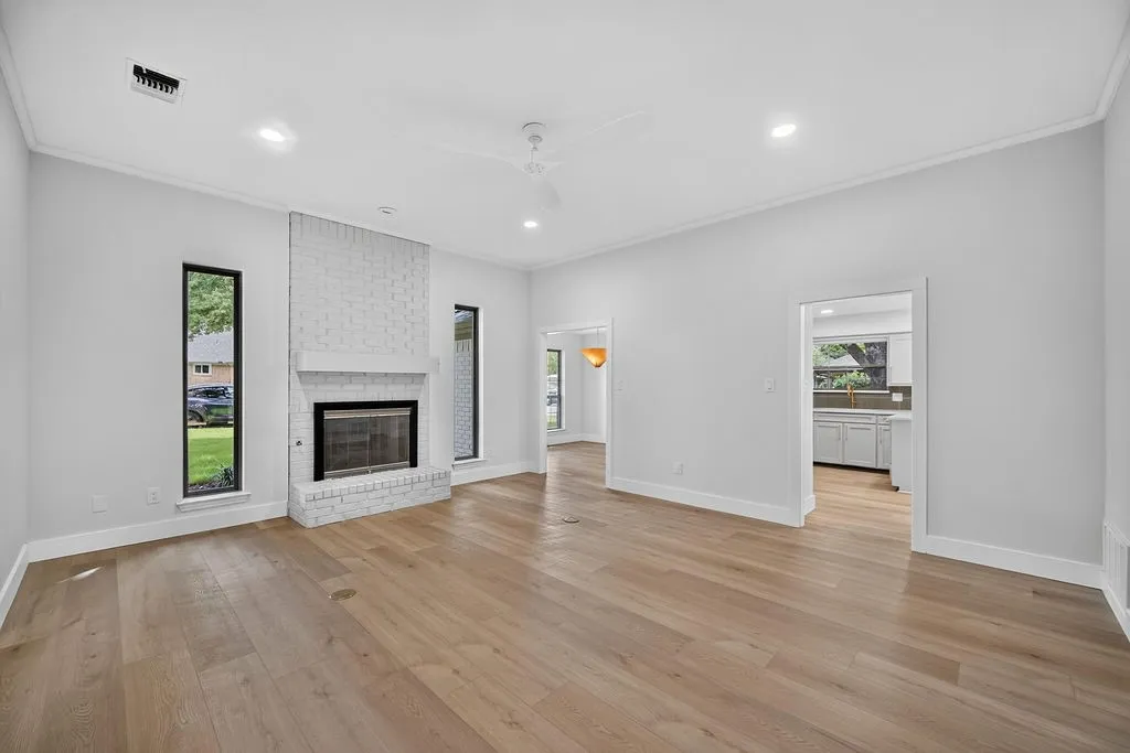 Single Family Residence For Sale in Denton County , 141 Baird Circle, Highland Village, Texas 75077, 3 Bedroom, 2 Bathroom, 2 Garage spaces, 1,842 Sqft, built in 1986, mls#21384272, Real Estate Agent in Highland Village, Homes For Sale in Denton county, Homes For Sale in Highland Village, Realtor in Highland Village Texas, Real Estate Brokerage Independent Realty Texas, Luminita Cordes Realtor