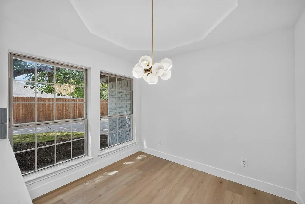 Single Family Residence For Sale in Denton County , 141 Baird Circle, Highland Village, Texas 75077, 3 Bedroom, 2 Bathroom, 2 Garage spaces, 1,842 Sqft, built in 1986, mls#21384272, Real Estate Agent in Highland Village, Homes For Sale in Denton county, Homes For Sale in Highland Village, Realtor in Highland Village Texas, Real Estate Brokerage Independent Realty Texas, Luminita Cordes Realtor