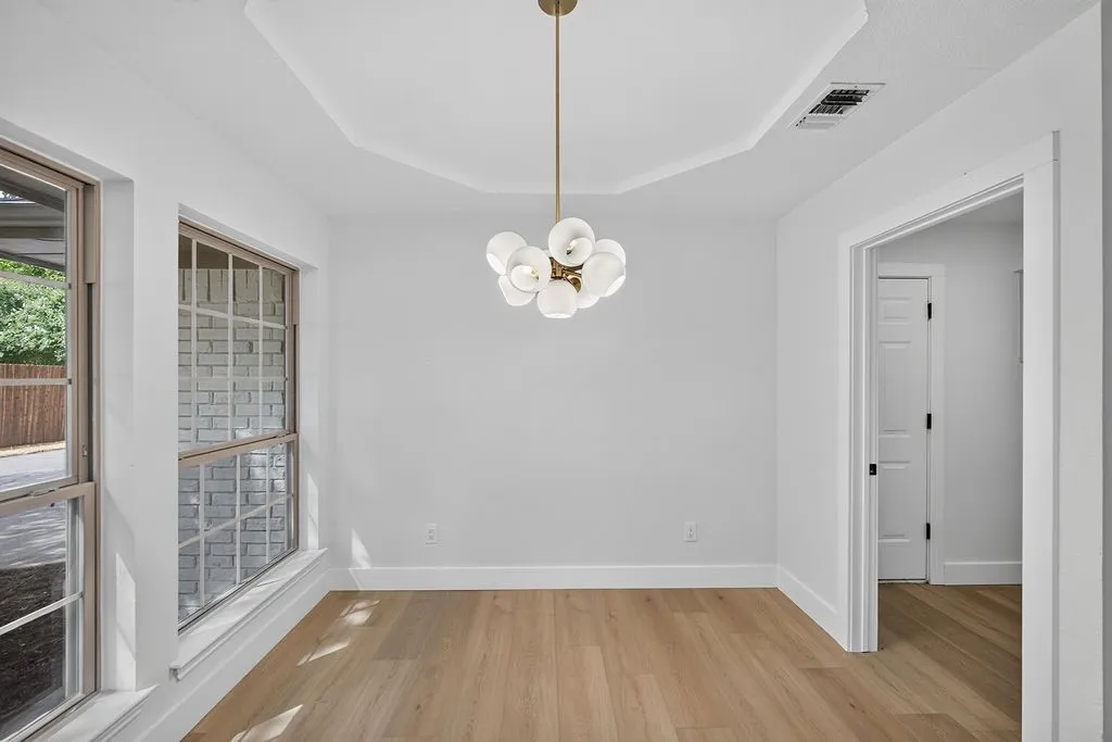 Single Family Residence For Sale in Denton County , 141 Baird Circle, Highland Village, Texas 75077, 3 Bedroom, 2 Bathroom, 2 Garage spaces, 1,842 Sqft, built in 1986, mls#21384272, Real Estate Agent in Highland Village, Homes For Sale in Denton county, Homes For Sale in Highland Village, Realtor in Highland Village Texas, Real Estate Brokerage Independent Realty Texas, Luminita Cordes Realtor
