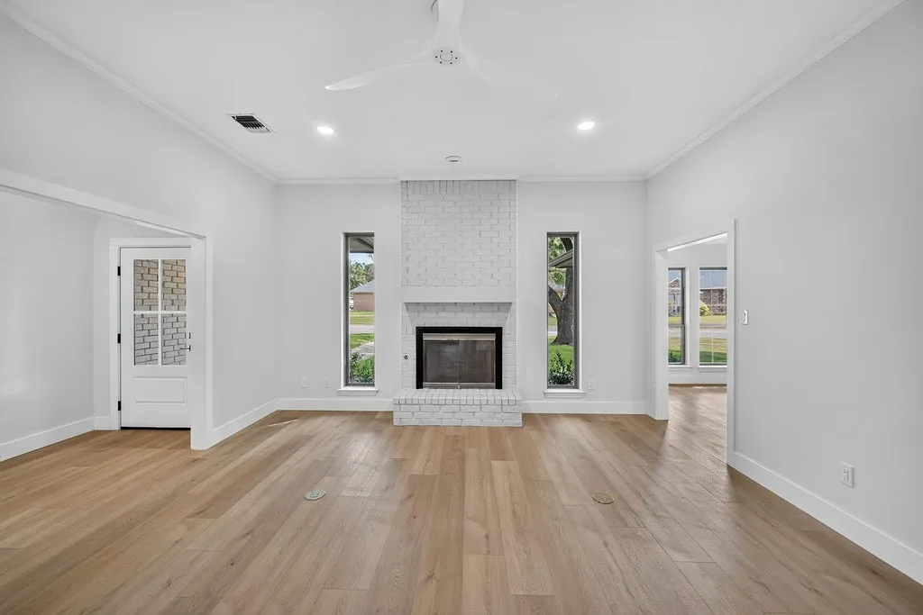 Single Family Residence For Sale in Denton County , 141 Baird Circle, Highland Village, Texas 75077, 3 Bedroom, 2 Bathroom, 2 Garage spaces, 1,842 Sqft, built in 1986, mls#21384272, Real Estate Agent in Highland Village, Homes For Sale in Denton county, Homes For Sale in Highland Village, Realtor in Highland Village Texas, Real Estate Brokerage Independent Realty Texas, Luminita Cordes Realtor