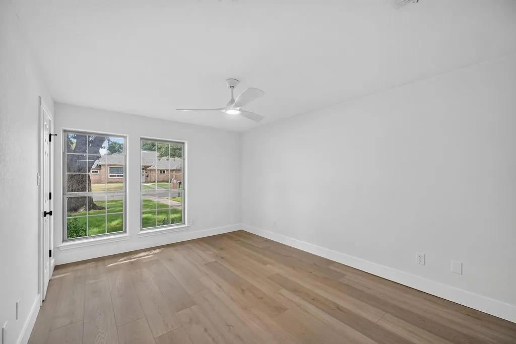 Single Family Residence For Sale in Denton County , 141 Baird Circle, Highland Village, Texas 75077, 3 Bedroom, 2 Bathroom, 2 Garage spaces, 1,842 Sqft, built in 1986, mls#21384272, Real Estate Agent in Highland Village, Homes For Sale in Denton county, Homes For Sale in Highland Village, Realtor in Highland Village Texas, Real Estate Brokerage Independent Realty Texas, Luminita Cordes Realtor