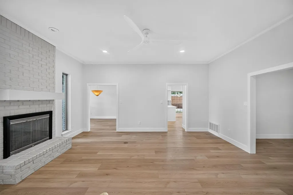 Single Family Residence For Sale in Denton County , 141 Baird Circle, Highland Village, Texas 75077, 3 Bedroom, 2 Bathroom, 2 Garage spaces, 1,842 Sqft, built in 1986, mls#21384272, Real Estate Agent in Highland Village, Homes For Sale in Denton county, Homes For Sale in Highland Village, Realtor in Highland Village Texas, Real Estate Brokerage Independent Realty Texas, Luminita Cordes Realtor