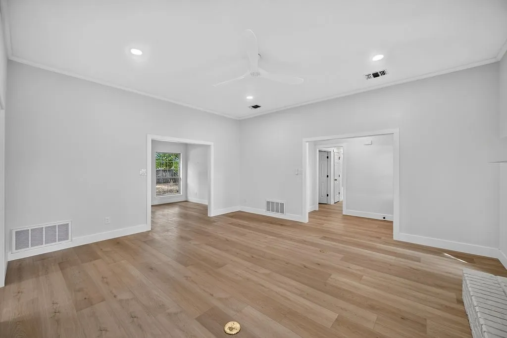 Single Family Residence For Sale in Denton County , 141 Baird Circle, Highland Village, Texas 75077, 3 Bedroom, 2 Bathroom, 2 Garage spaces, 1,842 Sqft, built in 1986, mls#21384272, Real Estate Agent in Highland Village, Homes For Sale in Denton county, Homes For Sale in Highland Village, Realtor in Highland Village Texas, Real Estate Brokerage Independent Realty Texas, Luminita Cordes Realtor