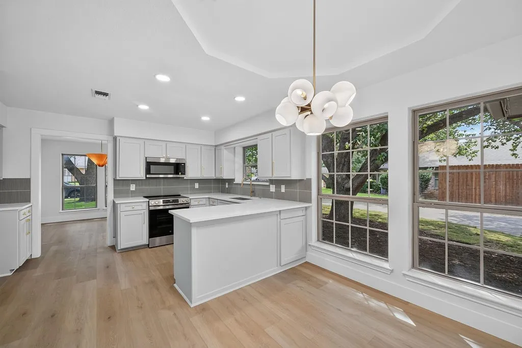 Single Family Residence For Sale in Denton County , 141 Baird Circle, Highland Village, Texas 75077, 3 Bedroom, 2 Bathroom, 2 Garage spaces, 1,842 Sqft, built in 1986, mls#21384272, Real Estate Agent in Highland Village, Homes For Sale in Denton county, Homes For Sale in Highland Village, Realtor in Highland Village Texas, Real Estate Brokerage Independent Realty Texas, Luminita Cordes Realtor