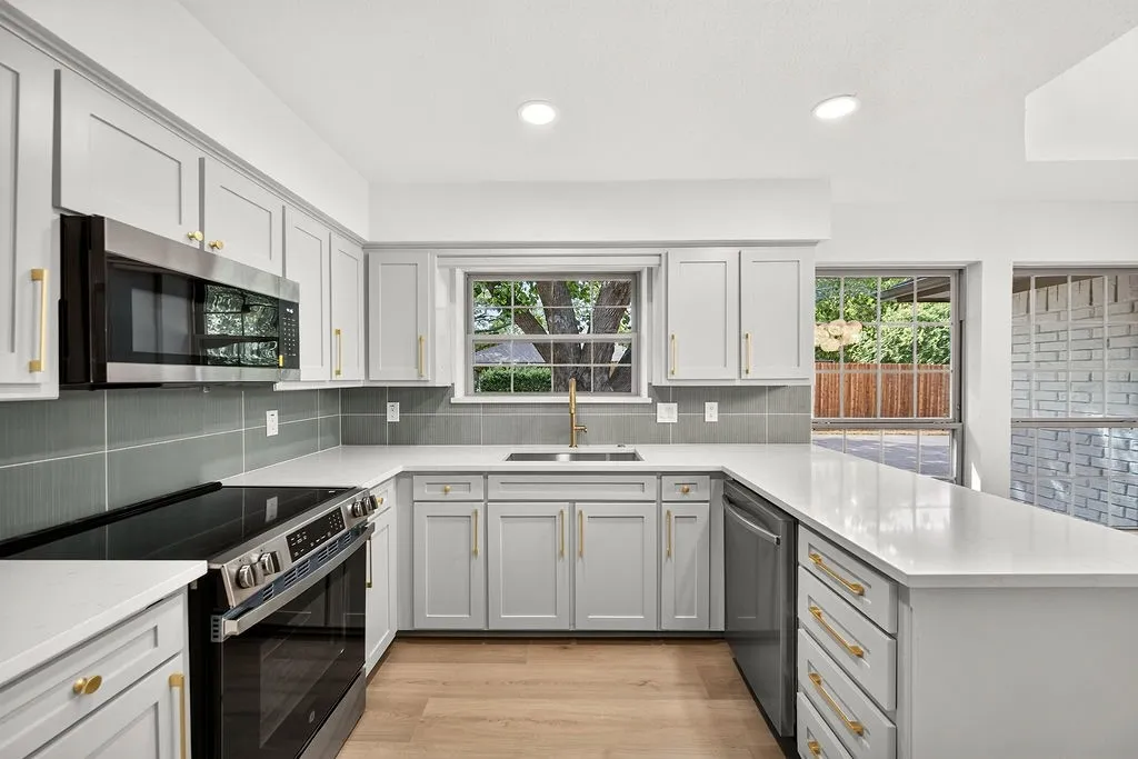 Single Family Residence For Sale in Denton County , 141 Baird Circle, Highland Village, Texas 75077, 3 Bedroom, 2 Bathroom, 2 Garage spaces, 1,842 Sqft, built in 1986, mls#21384272, Real Estate Agent in Highland Village, Homes For Sale in Denton county, Homes For Sale in Highland Village, Realtor in Highland Village Texas, Real Estate Brokerage Independent Realty Texas, Luminita Cordes Realtor