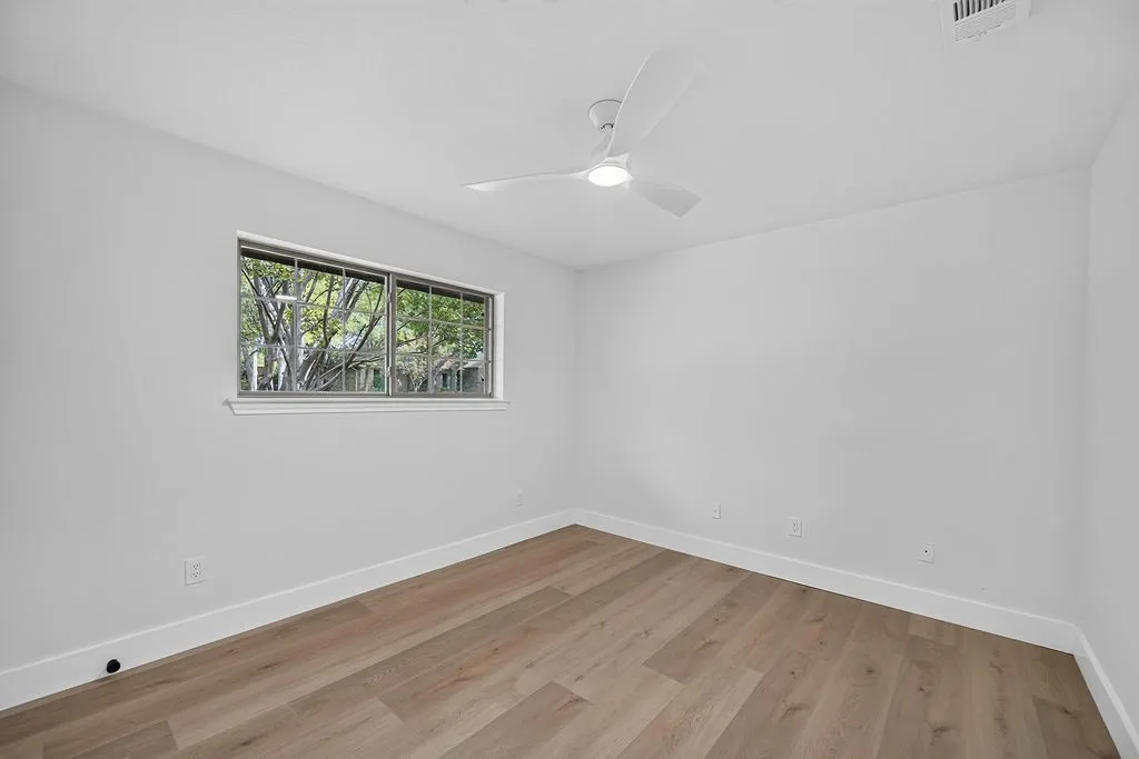 Single Family Residence For Sale in Denton County , 141 Baird Circle, Highland Village, Texas 75077, 3 Bedroom, 2 Bathroom, 2 Garage spaces, 1,842 Sqft, built in 1986, mls#21384272, Real Estate Agent in Highland Village, Homes For Sale in Denton county, Homes For Sale in Highland Village, Realtor in Highland Village Texas, Real Estate Brokerage Independent Realty Texas, Luminita Cordes Realtor