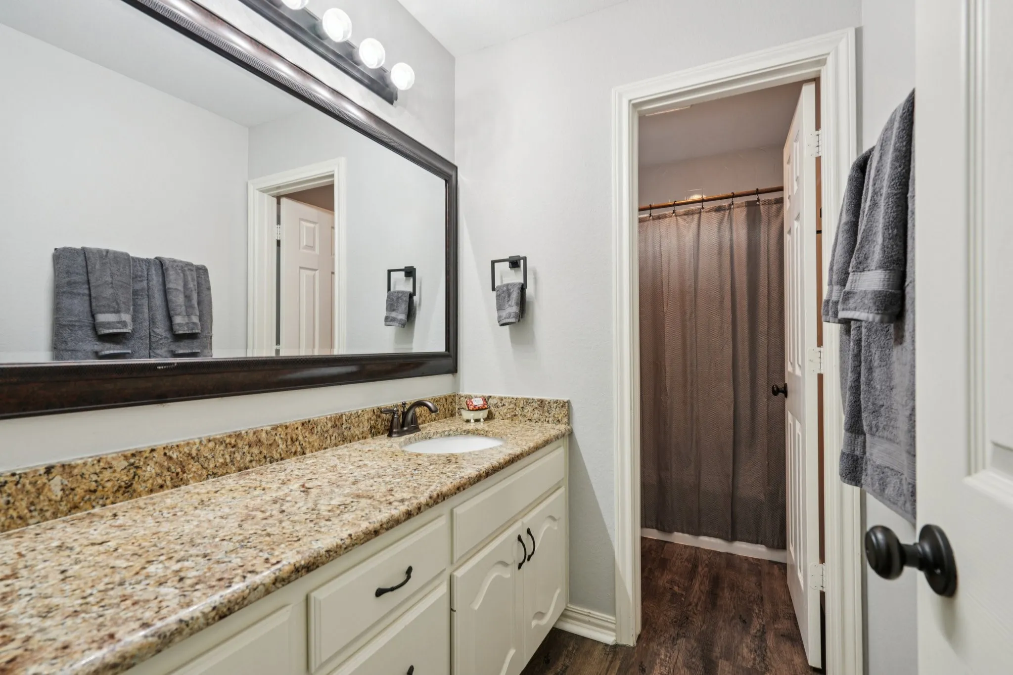 Single Family Residence For Rent in Kaufman County , 10072 Manor Way, Forney, Texas 75126, 3 Bedroom, 2 Bathroom, 2 Garage spaces, 1,894 Sqft, built in 1998, mls#21374240, Real Estate Agent in Forney, Homes For Rent in Kaufman county, Homes For Rent in Forney, Realtor in Forney Texas, Real Estate Brokerage Independent Realty Texas, Luminita Cordes Realtor