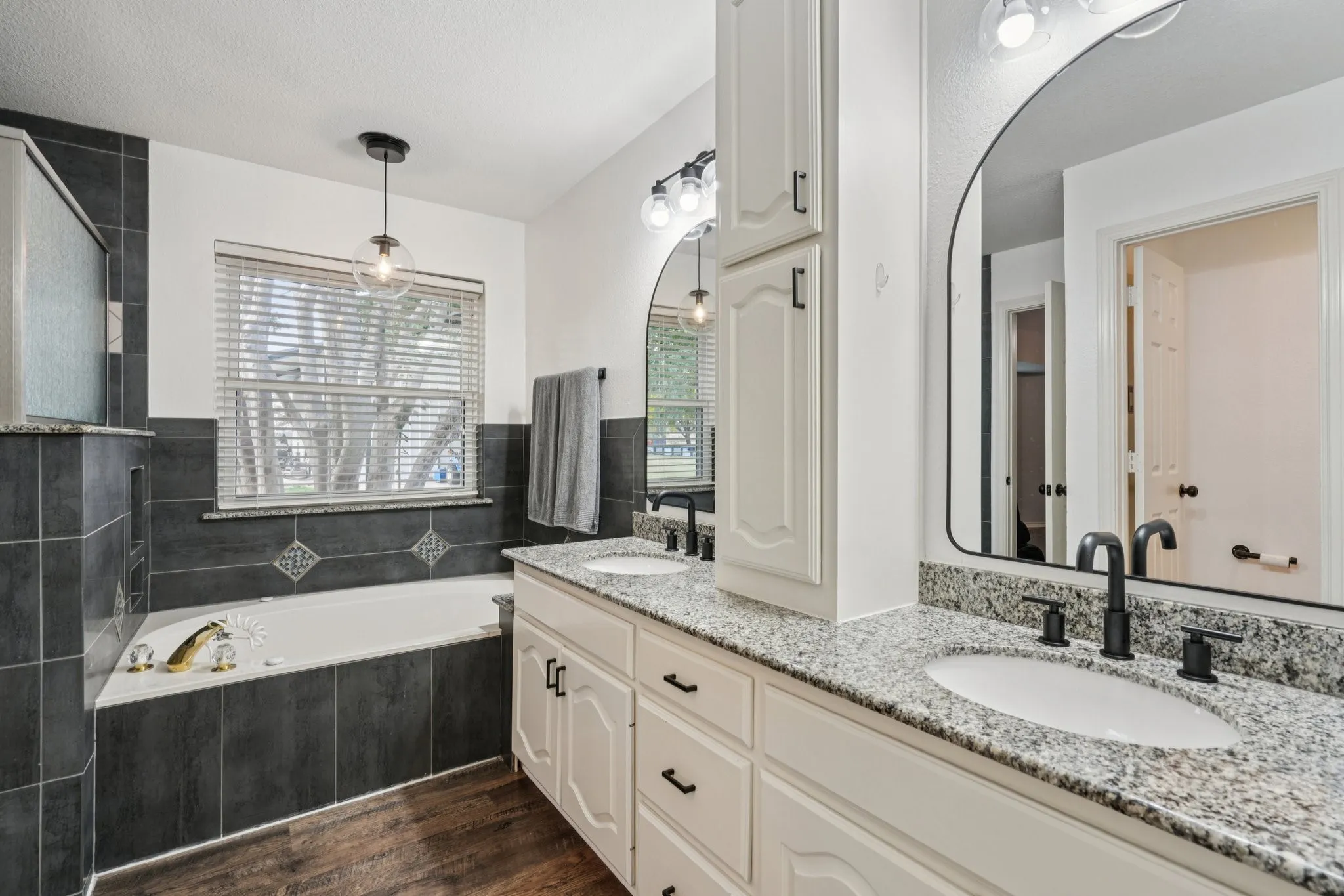 Single Family Residence For Rent in Kaufman County , 10072 Manor Way, Forney, Texas 75126, 3 Bedroom, 2 Bathroom, 2 Garage spaces, 1,894 Sqft, built in 1998, mls#21374240, Real Estate Agent in Forney, Homes For Rent in Kaufman county, Homes For Rent in Forney, Realtor in Forney Texas, Real Estate Brokerage Independent Realty Texas, Luminita Cordes Realtor