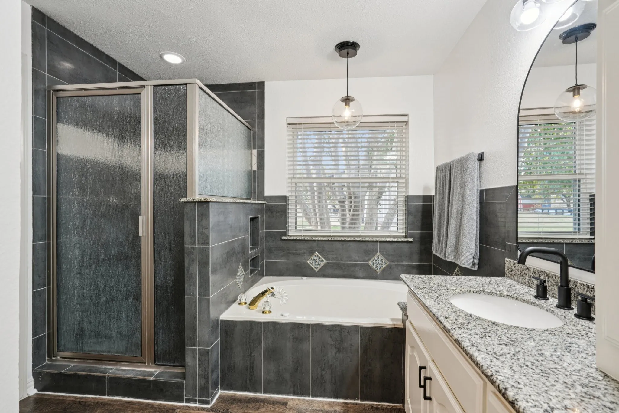 Single Family Residence For Rent in Kaufman County , 10072 Manor Way, Forney, Texas 75126, 3 Bedroom, 2 Bathroom, 2 Garage spaces, 1,894 Sqft, built in 1998, mls#21374240, Real Estate Agent in Forney, Homes For Rent in Kaufman county, Homes For Rent in Forney, Realtor in Forney Texas, Real Estate Brokerage Independent Realty Texas, Luminita Cordes Realtor