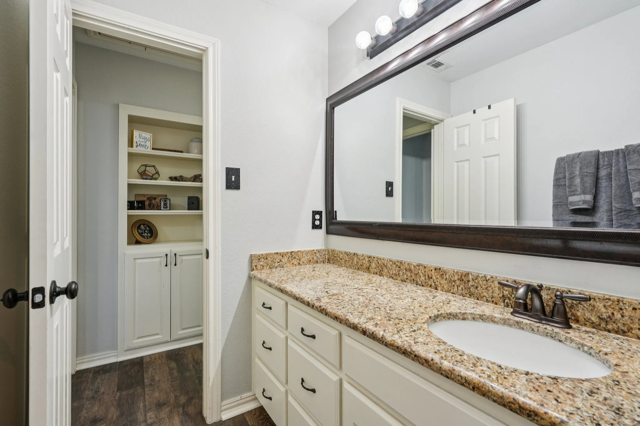 Single Family Residence For Rent in Kaufman County , 10072 Manor Way, Forney, Texas 75126, 3 Bedroom, 2 Bathroom, 2 Garage spaces, 1,894 Sqft, built in 1998, mls#21374240, Real Estate Agent in Forney, Homes For Rent in Kaufman county, Homes For Rent in Forney, Realtor in Forney Texas, Real Estate Brokerage Independent Realty Texas, Luminita Cordes Realtor