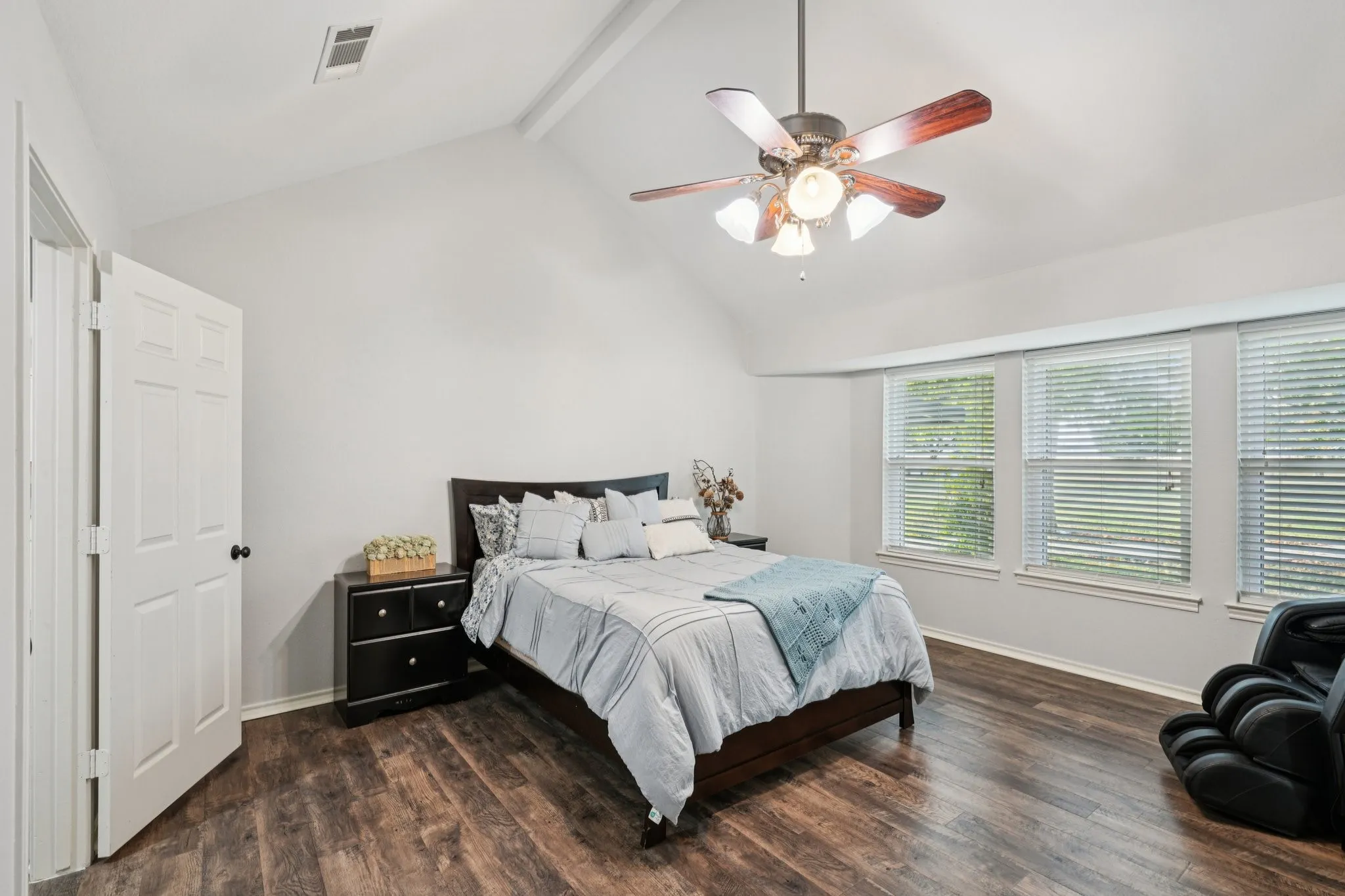 Single Family Residence For Rent in Kaufman County , 10072 Manor Way, Forney, Texas 75126, 3 Bedroom, 2 Bathroom, 2 Garage spaces, 1,894 Sqft, built in 1998, mls#21374240, Real Estate Agent in Forney, Homes For Rent in Kaufman county, Homes For Rent in Forney, Realtor in Forney Texas, Real Estate Brokerage Independent Realty Texas, Luminita Cordes Realtor