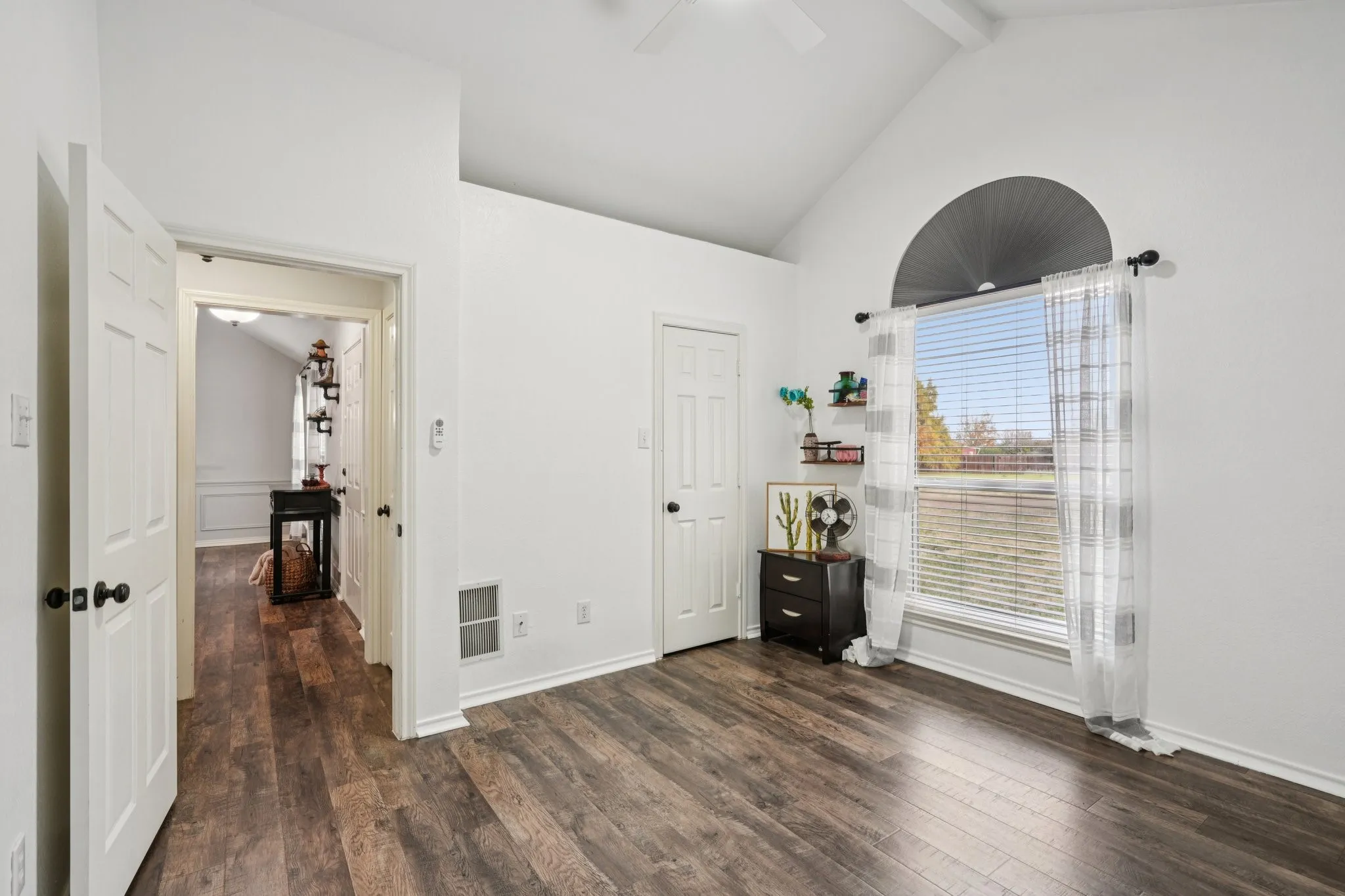 Single Family Residence For Rent in Kaufman County , 10072 Manor Way, Forney, Texas 75126, 3 Bedroom, 2 Bathroom, 2 Garage spaces, 1,894 Sqft, built in 1998, mls#21374240, Real Estate Agent in Forney, Homes For Rent in Kaufman county, Homes For Rent in Forney, Realtor in Forney Texas, Real Estate Brokerage Independent Realty Texas, Luminita Cordes Realtor