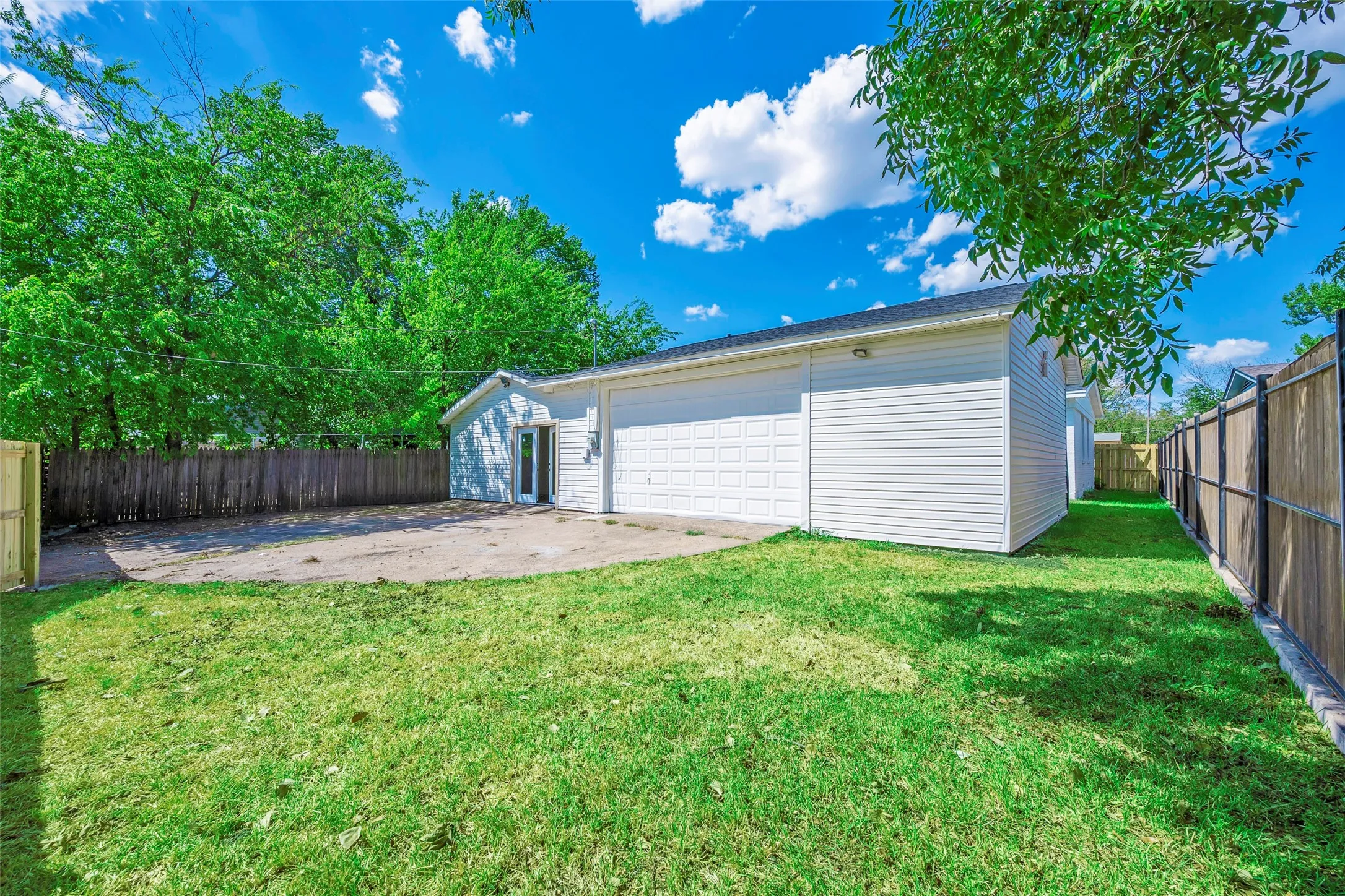 Single Family Residence For Sale in Dallas County , 10618 Cotillion Drive, Dallas, Texas 75228, 3 Bedroom, 2 Bathroom, 1 Garage spaces, 1,975 Sqft, built in 1954, mls#21383412, Real Estate Agent in Dallas, Homes For Sale in Dallas county, Homes For Sale in Dallas, Realtor in Dallas Texas, Real Estate Brokerage Independent Realty Texas, Luminita Cordes Realtor