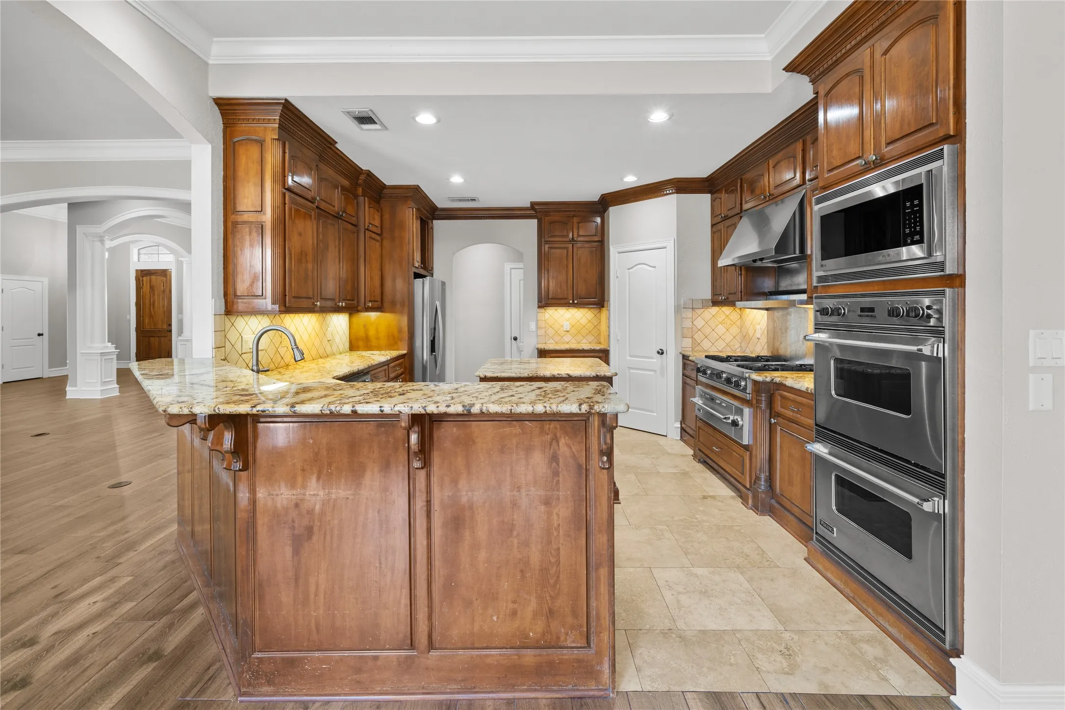 Single Family Residence For Sale in Smith County , 2322 Kingsmill Circle, Tyler, Texas 75703, 4 Bedroom, 4 Bathroom, 3 Garage spaces, 3,556 Sqft, built in 2004, mls#21384369, Real Estate Agent in Tyler, Homes For Sale in Smith county, Homes For Sale in Tyler, Realtor in Tyler Texas, Real Estate Brokerage Independent Realty Texas, Luminita Cordes Realtor