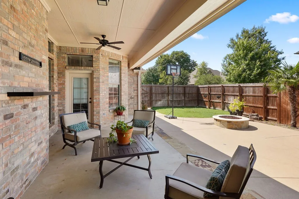 Single Family Residence For Sale in Smith County , 2322 Kingsmill Circle, Tyler, Texas 75703, 4 Bedroom, 4 Bathroom, 3 Garage spaces, 3,556 Sqft, built in 2004, mls#21384369, Real Estate Agent in Tyler, Homes For Sale in Smith county, Homes For Sale in Tyler, Realtor in Tyler Texas, Real Estate Brokerage Independent Realty Texas, Luminita Cordes Realtor