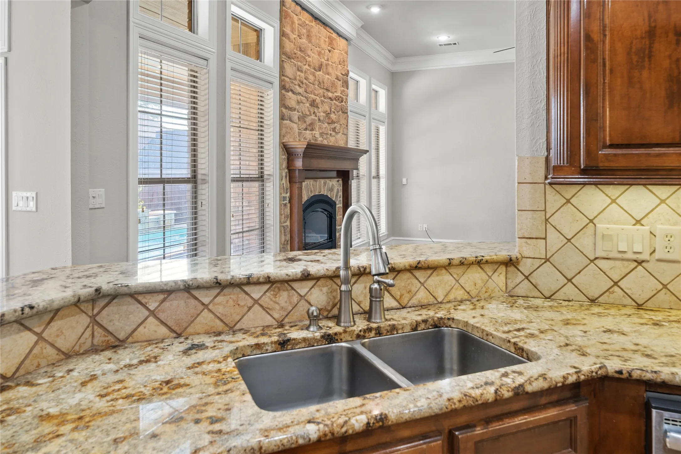 Single Family Residence For Sale in Smith County , 2322 Kingsmill Circle, Tyler, Texas 75703, 4 Bedroom, 4 Bathroom, 3 Garage spaces, 3,556 Sqft, built in 2004, mls#21384369, Real Estate Agent in Tyler, Homes For Sale in Smith county, Homes For Sale in Tyler, Realtor in Tyler Texas, Real Estate Brokerage Independent Realty Texas, Luminita Cordes Realtor