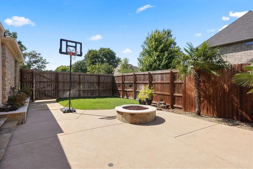 Single Family Residence For Sale in Smith County , 2322 Kingsmill Circle, Tyler, Texas 75703, 4 Bedroom, 4 Bathroom, 3 Garage spaces, 3,556 Sqft, built in 2004, mls#21384369, Real Estate Agent in Tyler, Homes For Sale in Smith county, Homes For Sale in Tyler, Realtor in Tyler Texas, Real Estate Brokerage Independent Realty Texas, Luminita Cordes Realtor