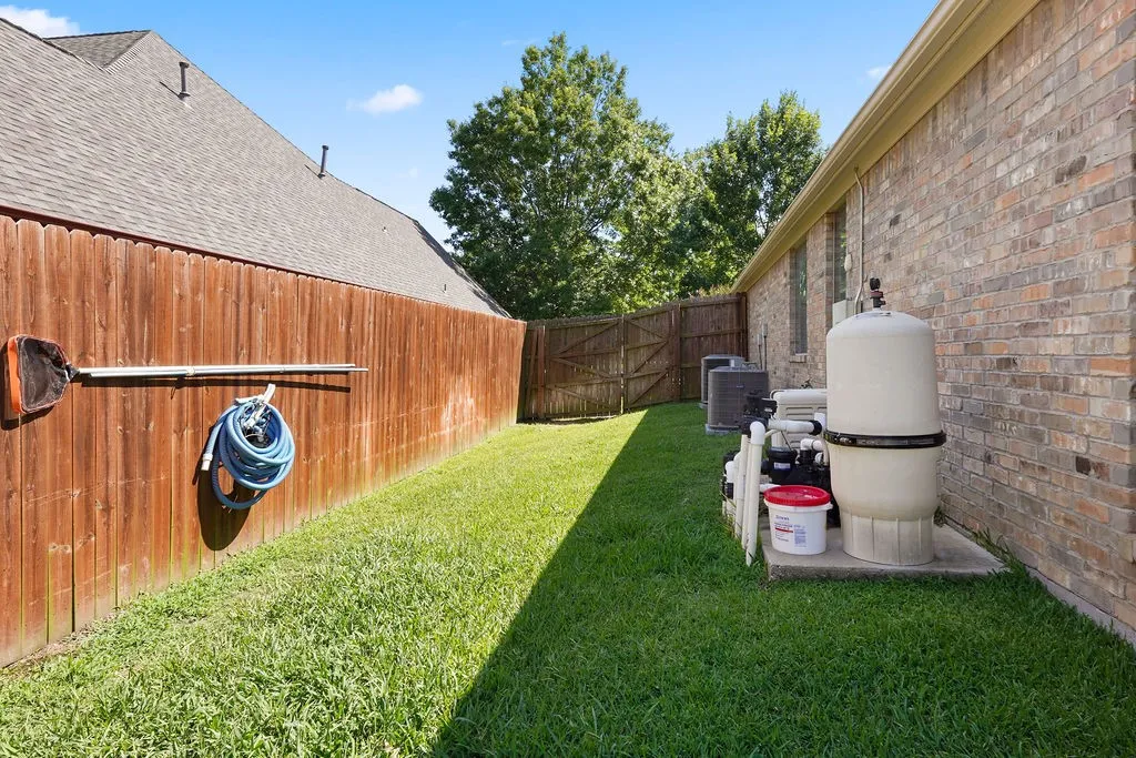 Single Family Residence For Sale in Smith County , 2322 Kingsmill Circle, Tyler, Texas 75703, 4 Bedroom, 4 Bathroom, 3 Garage spaces, 3,556 Sqft, built in 2004, mls#21384369, Real Estate Agent in Tyler, Homes For Sale in Smith county, Homes For Sale in Tyler, Realtor in Tyler Texas, Real Estate Brokerage Independent Realty Texas, Luminita Cordes Realtor