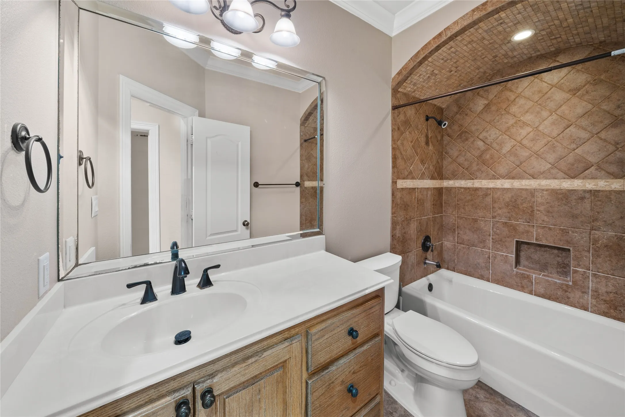 Single Family Residence For Sale in Smith County , 2322 Kingsmill Circle, Tyler, Texas 75703, 4 Bedroom, 4 Bathroom, 3 Garage spaces, 3,556 Sqft, built in 2004, mls#21384369, Real Estate Agent in Tyler, Homes For Sale in Smith county, Homes For Sale in Tyler, Realtor in Tyler Texas, Real Estate Brokerage Independent Realty Texas, Luminita Cordes Realtor