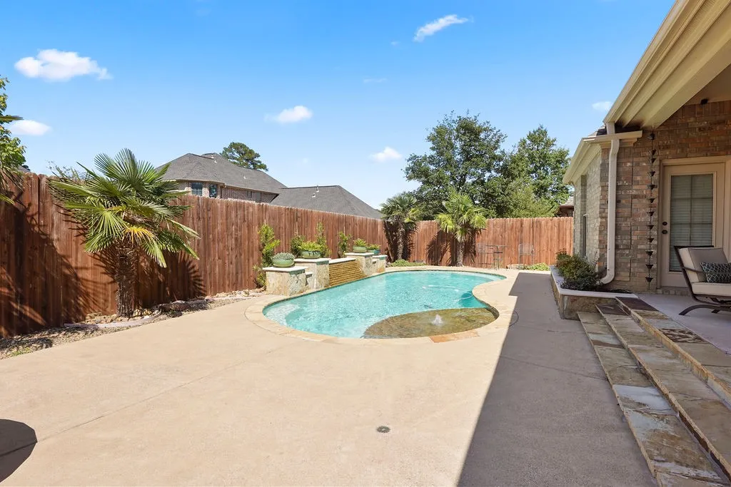 Single Family Residence For Sale in Smith County , 2322 Kingsmill Circle, Tyler, Texas 75703, 4 Bedroom, 4 Bathroom, 3 Garage spaces, 3,556 Sqft, built in 2004, mls#21384369, Real Estate Agent in Tyler, Homes For Sale in Smith county, Homes For Sale in Tyler, Realtor in Tyler Texas, Real Estate Brokerage Independent Realty Texas, Luminita Cordes Realtor