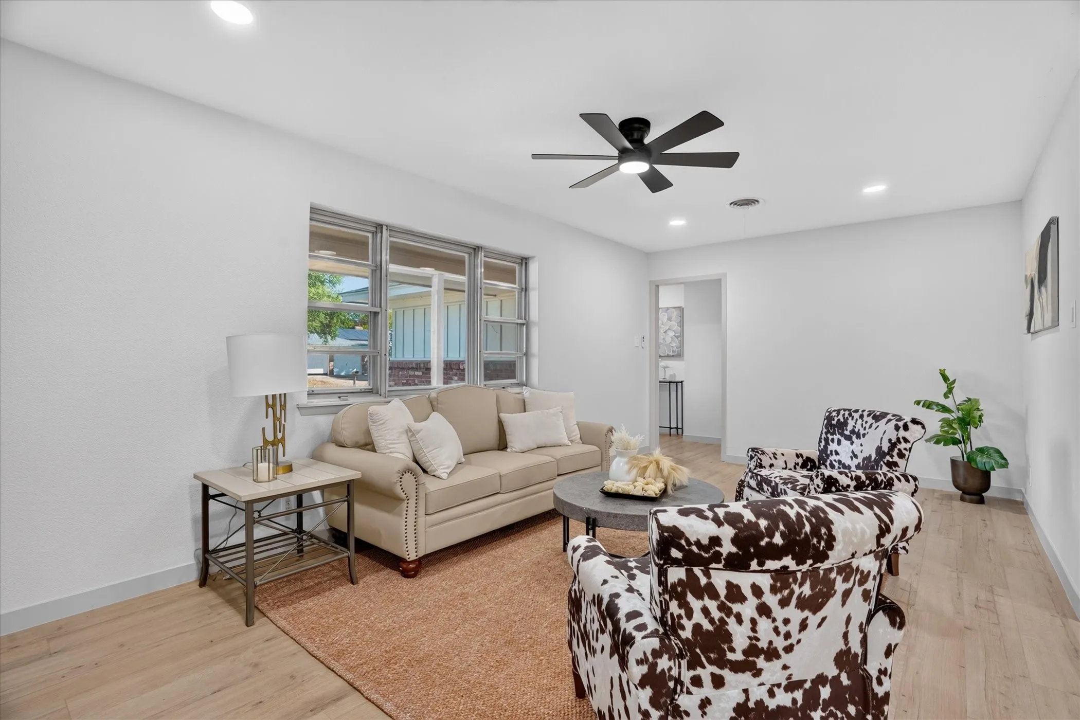 Single Family Residence For Sale in Tarrant County , 429 Fieldwood Terrace, Hurst, Texas 76053, 3 Bedroom, 2 Bathroom, 2 Garage spaces, 1,455 Sqft, built in 1960, mls#21384282, Real Estate Agent in Hurst, Homes For Sale in Tarrant county, Homes For Sale in Hurst, Realtor in Hurst Texas, Real Estate Brokerage Independent Realty Texas, Luminita Cordes Realtor