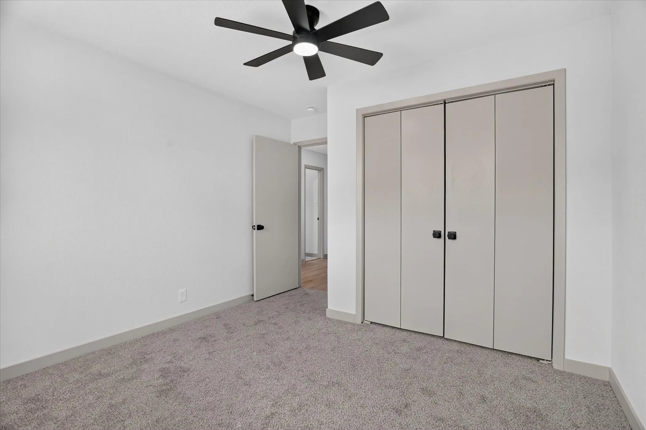Single Family Residence For Sale in Tarrant County , 429 Fieldwood Terrace, Hurst, Texas 76053, 3 Bedroom, 2 Bathroom, 2 Garage spaces, 1,455 Sqft, built in 1960, mls#21384282, Real Estate Agent in Hurst, Homes For Sale in Tarrant county, Homes For Sale in Hurst, Realtor in Hurst Texas, Real Estate Brokerage Independent Realty Texas, Luminita Cordes Realtor