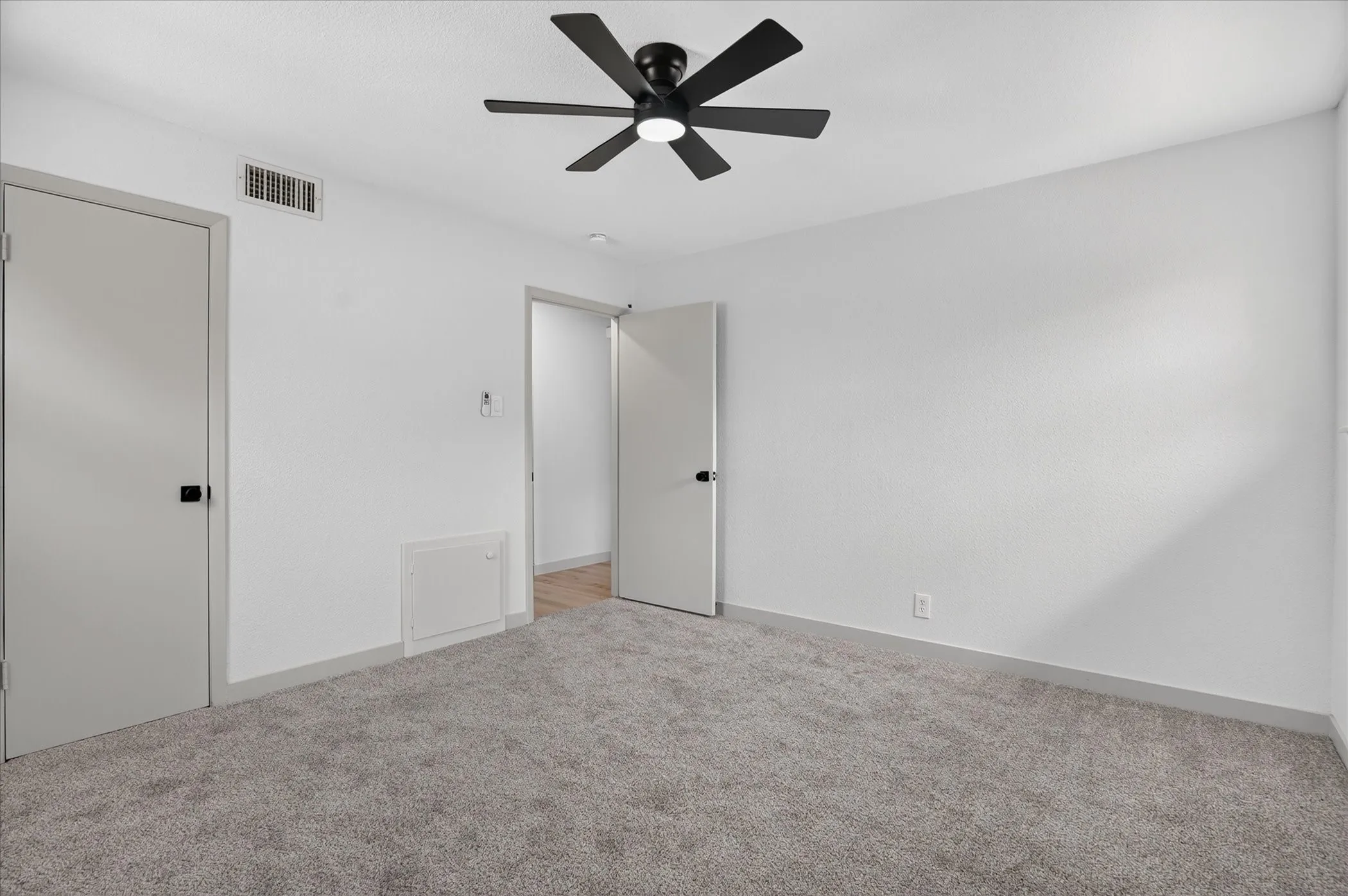 Single Family Residence For Sale in Tarrant County , 429 Fieldwood Terrace, Hurst, Texas 76053, 3 Bedroom, 2 Bathroom, 2 Garage spaces, 1,455 Sqft, built in 1960, mls#21384282, Real Estate Agent in Hurst, Homes For Sale in Tarrant county, Homes For Sale in Hurst, Realtor in Hurst Texas, Real Estate Brokerage Independent Realty Texas, Luminita Cordes Realtor