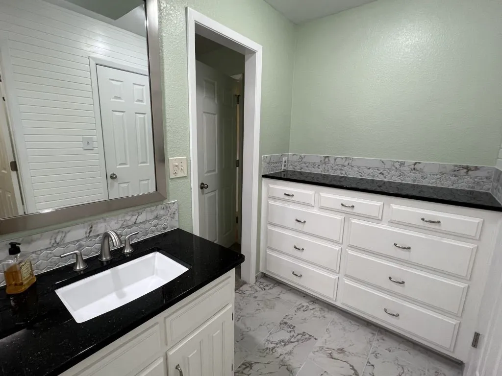 Single Family Residence For Sale in Brown County , 4401 River Oaks Drive, Brownwood, Texas 76801, 3 Bedroom, 3 Bathroom, 2 Garage spaces, 2,329 Sqft, built in 1978, mls#21384251, Real Estate Agent in Brownwood, Homes For Sale in Brown county, Homes For Sale in Brownwood, Realtor in Brownwood Texas, Real Estate Brokerage Independent Realty Texas, Luminita Cordes Realtor