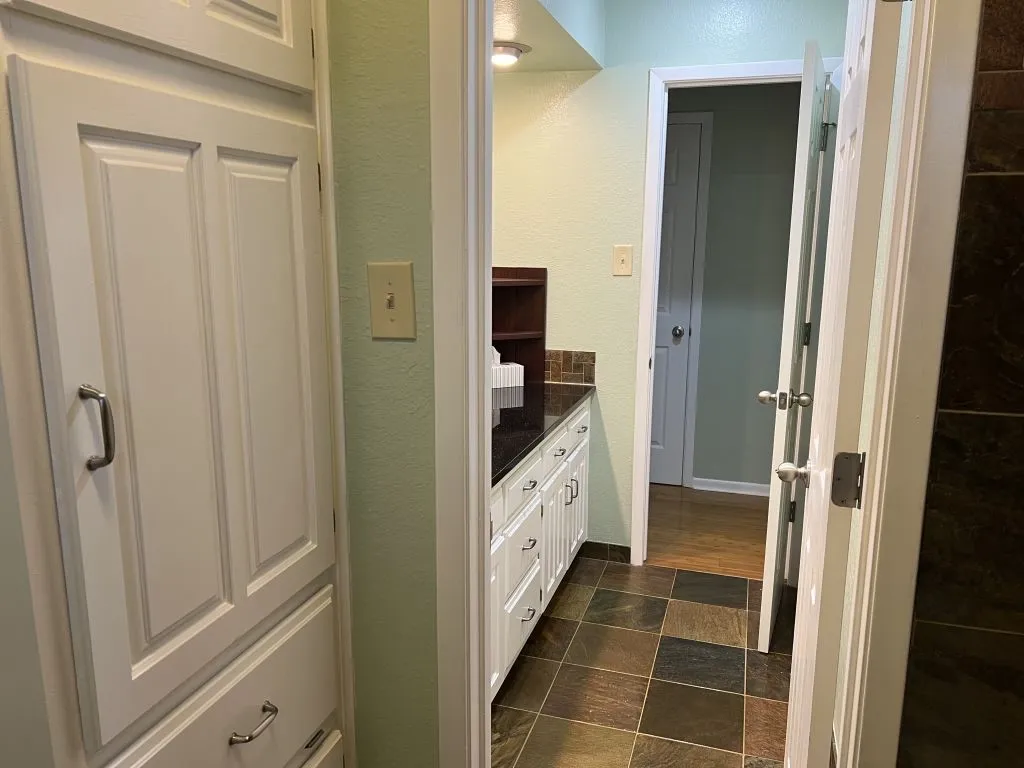 Single Family Residence For Sale in Brown County , 4401 River Oaks Drive, Brownwood, Texas 76801, 3 Bedroom, 3 Bathroom, 2 Garage spaces, 2,329 Sqft, built in 1978, mls#21384251, Real Estate Agent in Brownwood, Homes For Sale in Brown county, Homes For Sale in Brownwood, Realtor in Brownwood Texas, Real Estate Brokerage Independent Realty Texas, Luminita Cordes Realtor