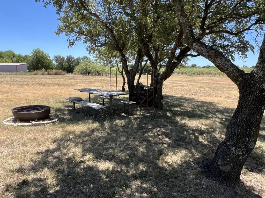 Single Family Residence For Sale in Brown County , 4401 River Oaks Drive, Brownwood, Texas 76801, 3 Bedroom, 3 Bathroom, 2 Garage spaces, 2,329 Sqft, built in 1978, mls#21384251, Real Estate Agent in Brownwood, Homes For Sale in Brown county, Homes For Sale in Brownwood, Realtor in Brownwood Texas, Real Estate Brokerage Independent Realty Texas, Luminita Cordes Realtor