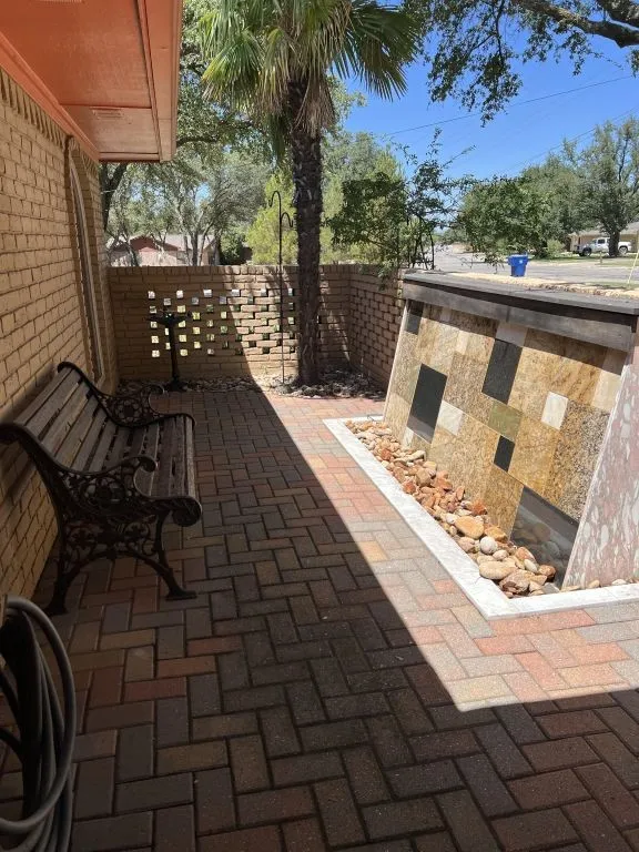 Single Family Residence For Sale in Brown County , 4401 River Oaks Drive, Brownwood, Texas 76801, 3 Bedroom, 3 Bathroom, 2 Garage spaces, 2,329 Sqft, built in 1978, mls#21384251, Real Estate Agent in Brownwood, Homes For Sale in Brown county, Homes For Sale in Brownwood, Realtor in Brownwood Texas, Real Estate Brokerage Independent Realty Texas, Luminita Cordes Realtor