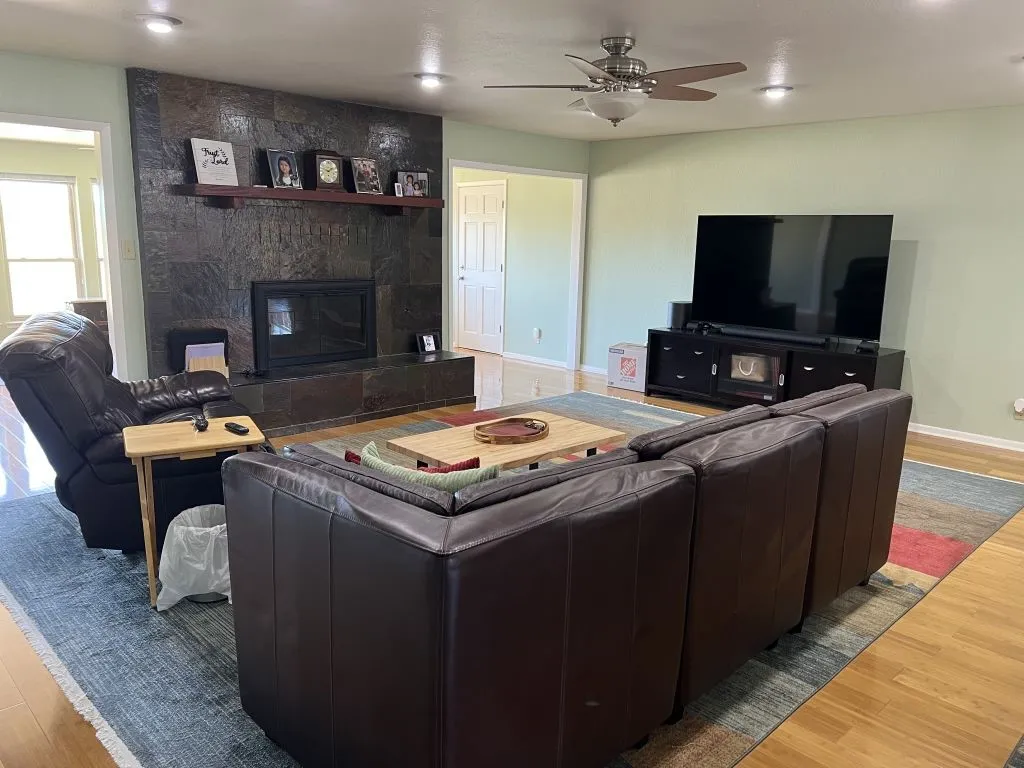 Single Family Residence For Sale in Brown County , 4401 River Oaks Drive, Brownwood, Texas 76801, 3 Bedroom, 3 Bathroom, 2 Garage spaces, 2,329 Sqft, built in 1978, mls#21384251, Real Estate Agent in Brownwood, Homes For Sale in Brown county, Homes For Sale in Brownwood, Realtor in Brownwood Texas, Real Estate Brokerage Independent Realty Texas, Luminita Cordes Realtor