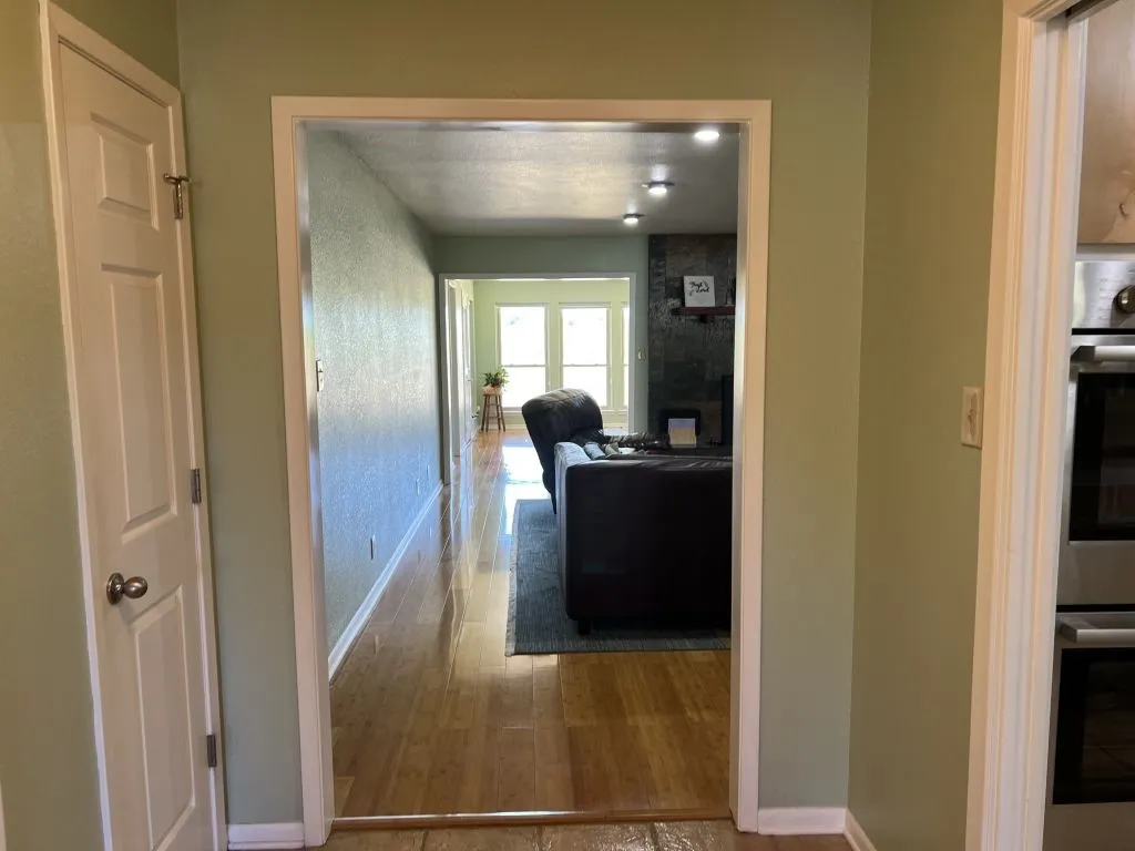 Single Family Residence For Sale in Brown County , 4401 River Oaks Drive, Brownwood, Texas 76801, 3 Bedroom, 3 Bathroom, 2 Garage spaces, 2,329 Sqft, built in 1978, mls#21384251, Real Estate Agent in Brownwood, Homes For Sale in Brown county, Homes For Sale in Brownwood, Realtor in Brownwood Texas, Real Estate Brokerage Independent Realty Texas, Luminita Cordes Realtor