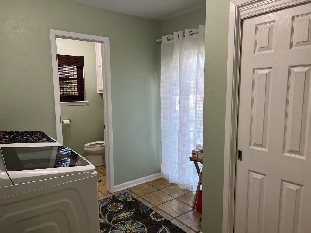 Single Family Residence For Sale in Brown County , 4401 River Oaks Drive, Brownwood, Texas 76801, 3 Bedroom, 3 Bathroom, 2 Garage spaces, 2,329 Sqft, built in 1978, mls#21384251, Real Estate Agent in Brownwood, Homes For Sale in Brown county, Homes For Sale in Brownwood, Realtor in Brownwood Texas, Real Estate Brokerage Independent Realty Texas, Luminita Cordes Realtor