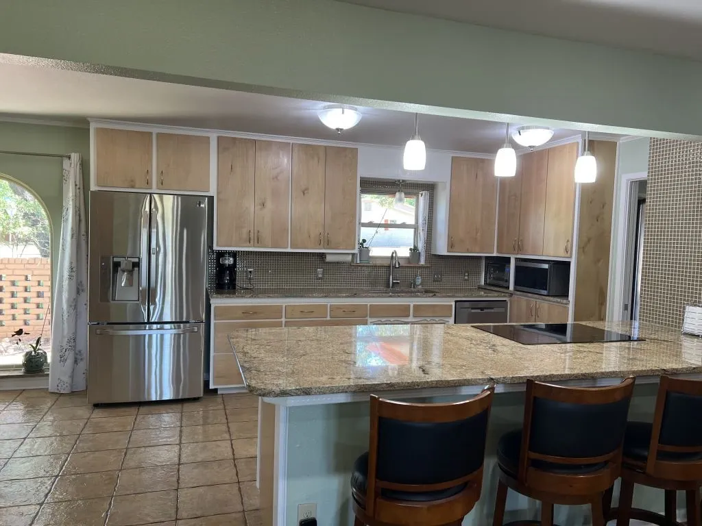 Single Family Residence For Sale in Brown County , 4401 River Oaks Drive, Brownwood, Texas 76801, 3 Bedroom, 3 Bathroom, 2 Garage spaces, 2,329 Sqft, built in 1978, mls#21384251, Real Estate Agent in Brownwood, Homes For Sale in Brown county, Homes For Sale in Brownwood, Realtor in Brownwood Texas, Real Estate Brokerage Independent Realty Texas, Luminita Cordes Realtor