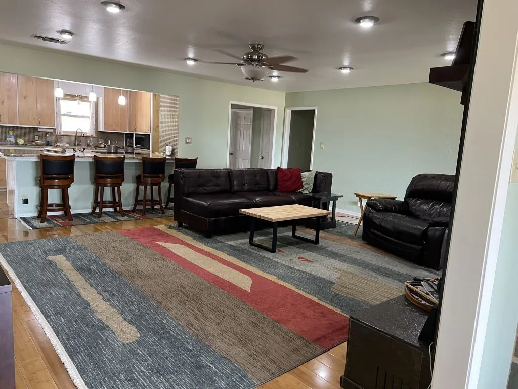 Single Family Residence For Sale in Brown County , 4401 River Oaks Drive, Brownwood, Texas 76801, 3 Bedroom, 3 Bathroom, 2 Garage spaces, 2,329 Sqft, built in 1978, mls#21384251, Real Estate Agent in Brownwood, Homes For Sale in Brown county, Homes For Sale in Brownwood, Realtor in Brownwood Texas, Real Estate Brokerage Independent Realty Texas, Luminita Cordes Realtor