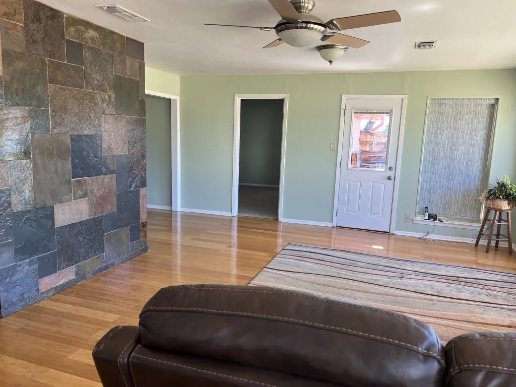 Single Family Residence For Sale in Brown County , 4401 River Oaks Drive, Brownwood, Texas 76801, 3 Bedroom, 3 Bathroom, 2 Garage spaces, 2,329 Sqft, built in 1978, mls#21384251, Real Estate Agent in Brownwood, Homes For Sale in Brown county, Homes For Sale in Brownwood, Realtor in Brownwood Texas, Real Estate Brokerage Independent Realty Texas, Luminita Cordes Realtor