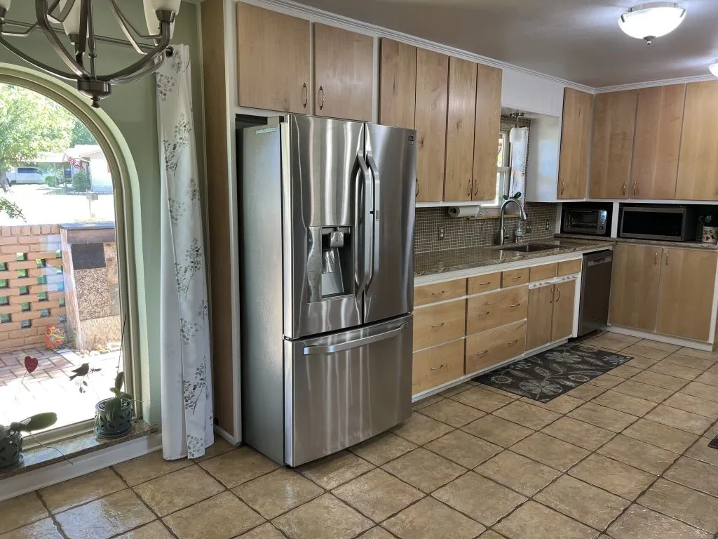 Single Family Residence For Sale in Brown County , 4401 River Oaks Drive, Brownwood, Texas 76801, 3 Bedroom, 3 Bathroom, 2 Garage spaces, 2,329 Sqft, built in 1978, mls#21384251, Real Estate Agent in Brownwood, Homes For Sale in Brown county, Homes For Sale in Brownwood, Realtor in Brownwood Texas, Real Estate Brokerage Independent Realty Texas, Luminita Cordes Realtor